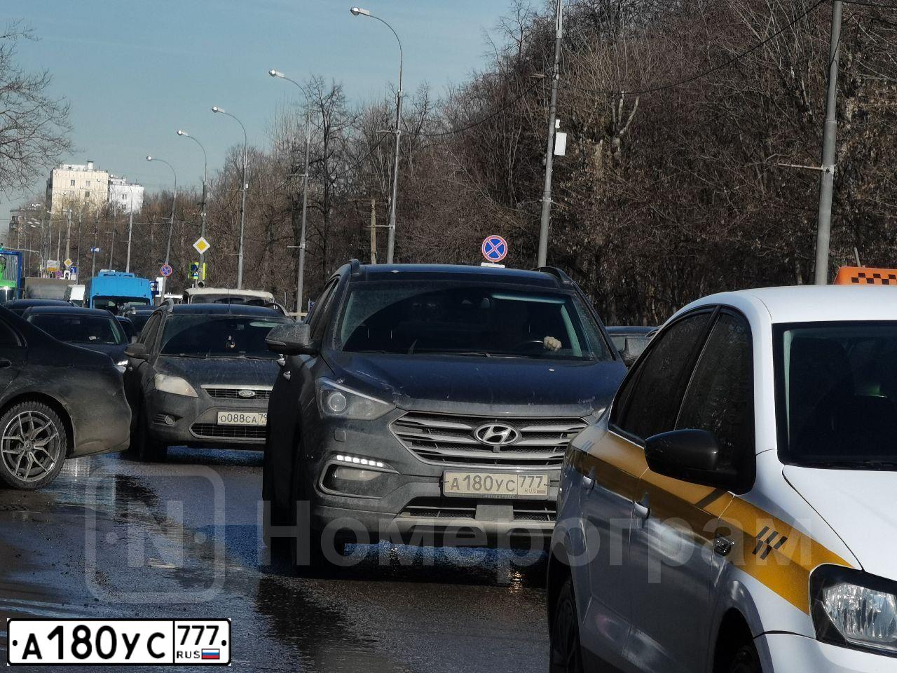 Фото автомобиля HYUNDAI SANTA FE, 2016 — госномер А050УС799. Цвет: синий