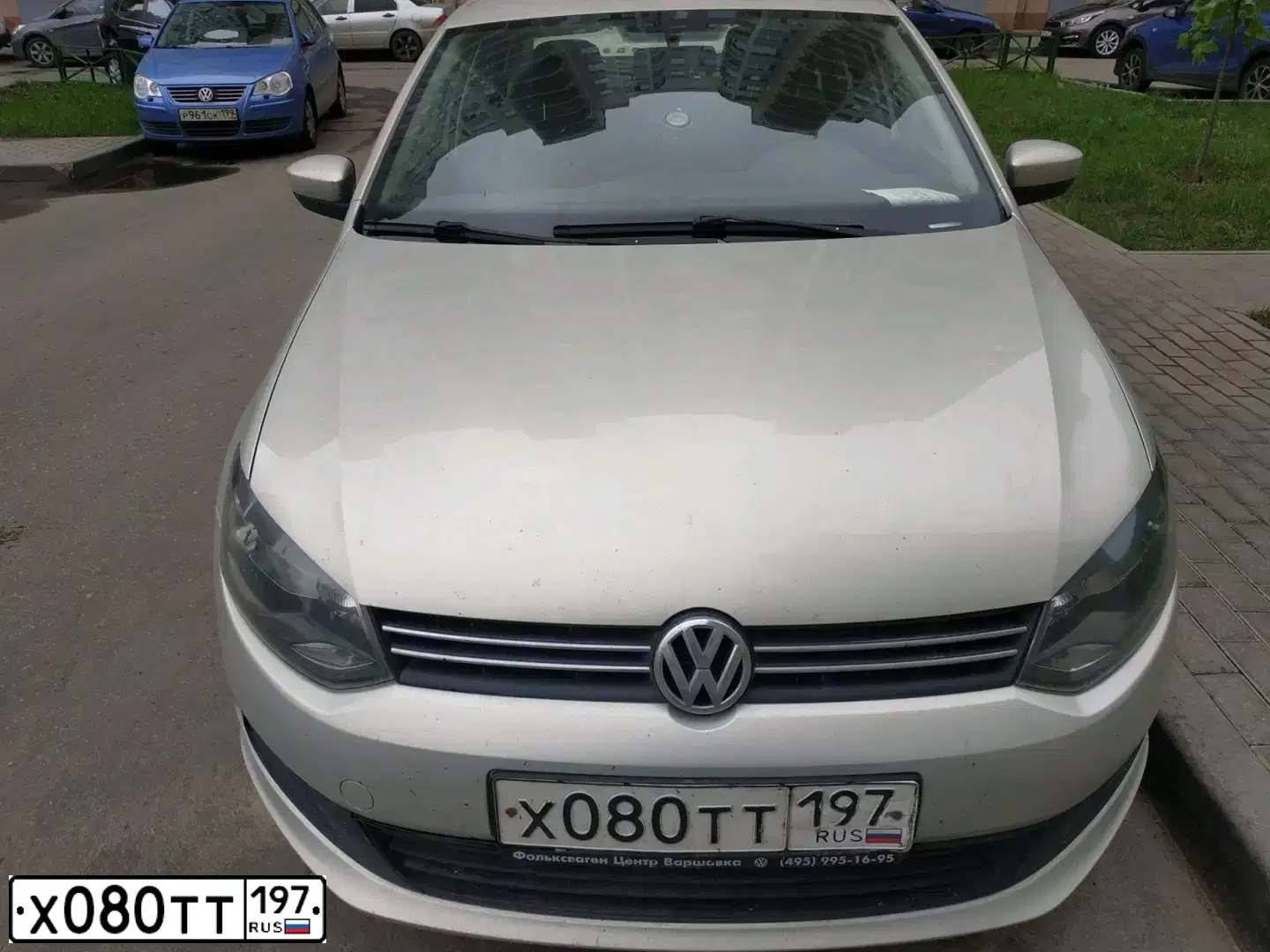 Фото автомобиля VOLKSWAGEN POLO, 2012 — госномер Х080ТТ197. Цвет: СЕРЫЙ СВЕТЛЫЙ