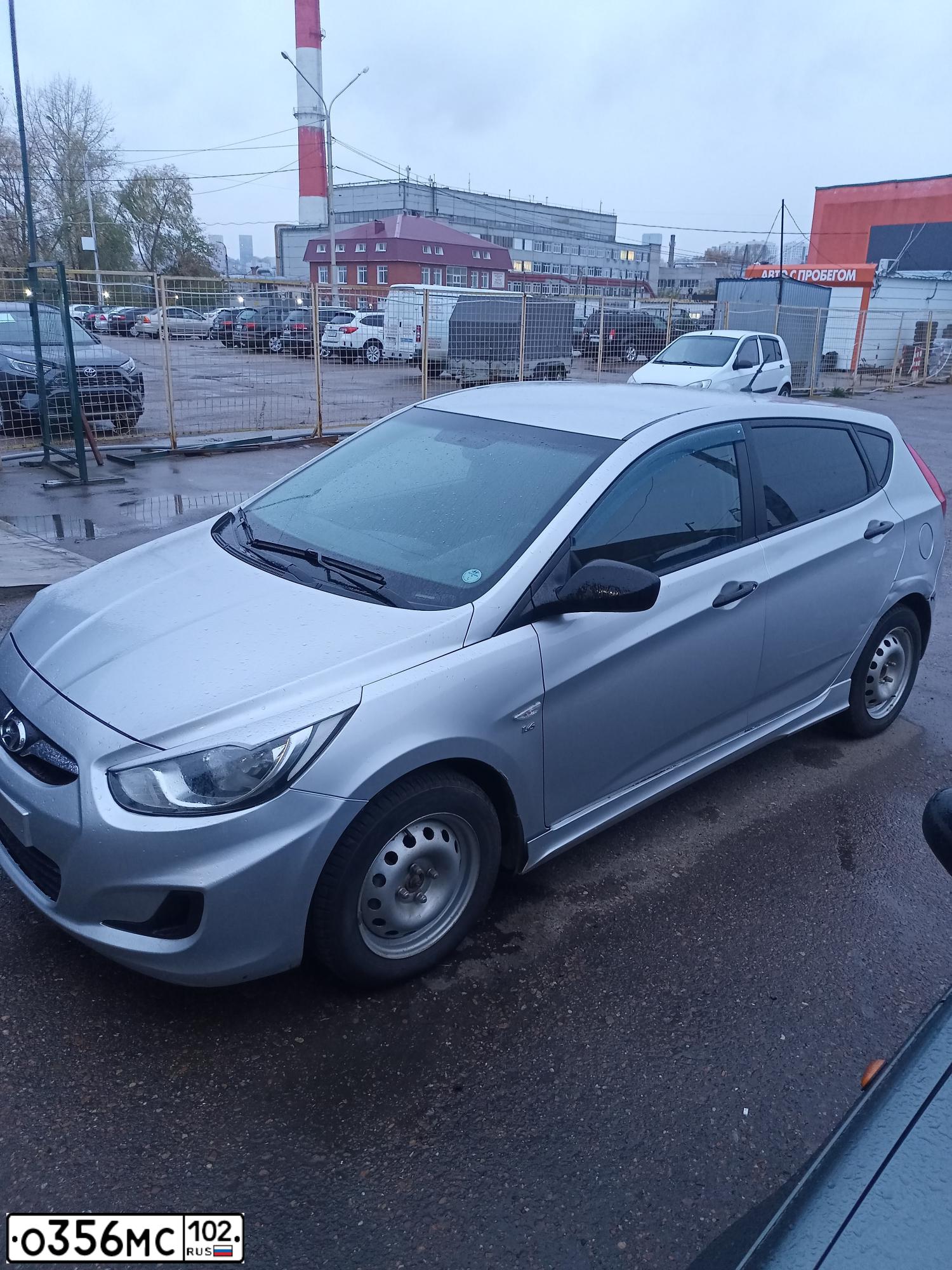 Фото автомобиля HYUNDAI SOLARIS, 2013 — госномер К147ВУ702. Цвет: Серебристый