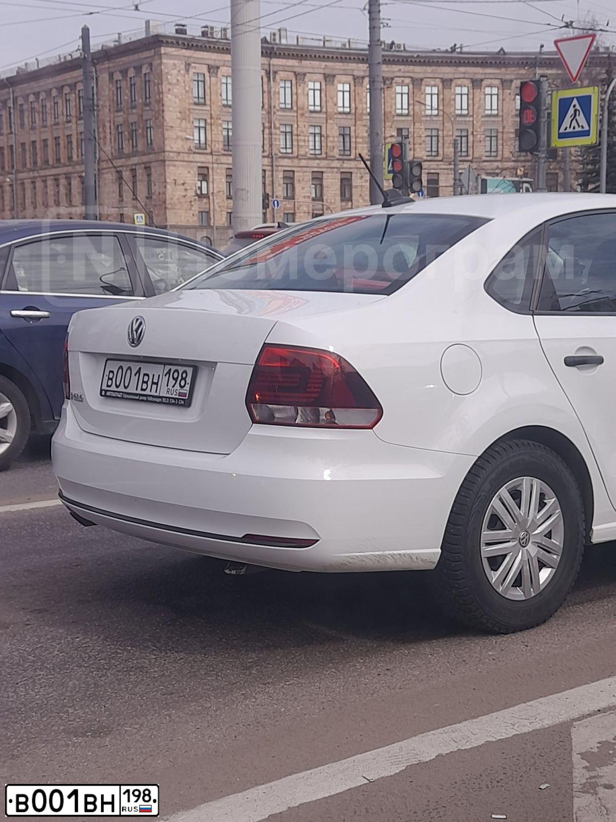 Фото автомобиля VOLKSWAGEN POLO, 2018 — госномер Т475ВА198. Цвет: Белый