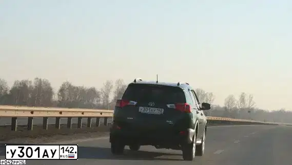 Фото автомобиля TOYOTA RAV4, 2013 — госномер У301АУ142. Цвет: Темно-зеленый
