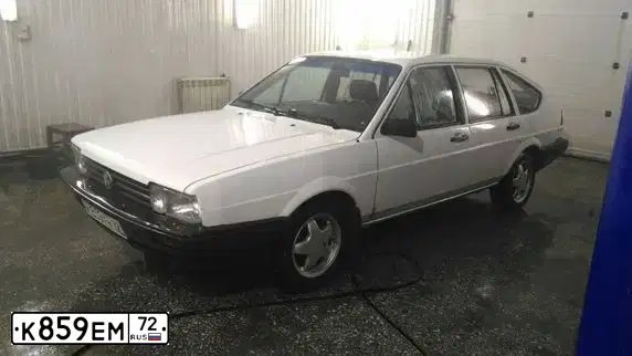 Фото автомобиля VOLKSWAGEN PASSAT, 1988 — госномер К859ЕМ72. Цвет: БЕЛЫЙ