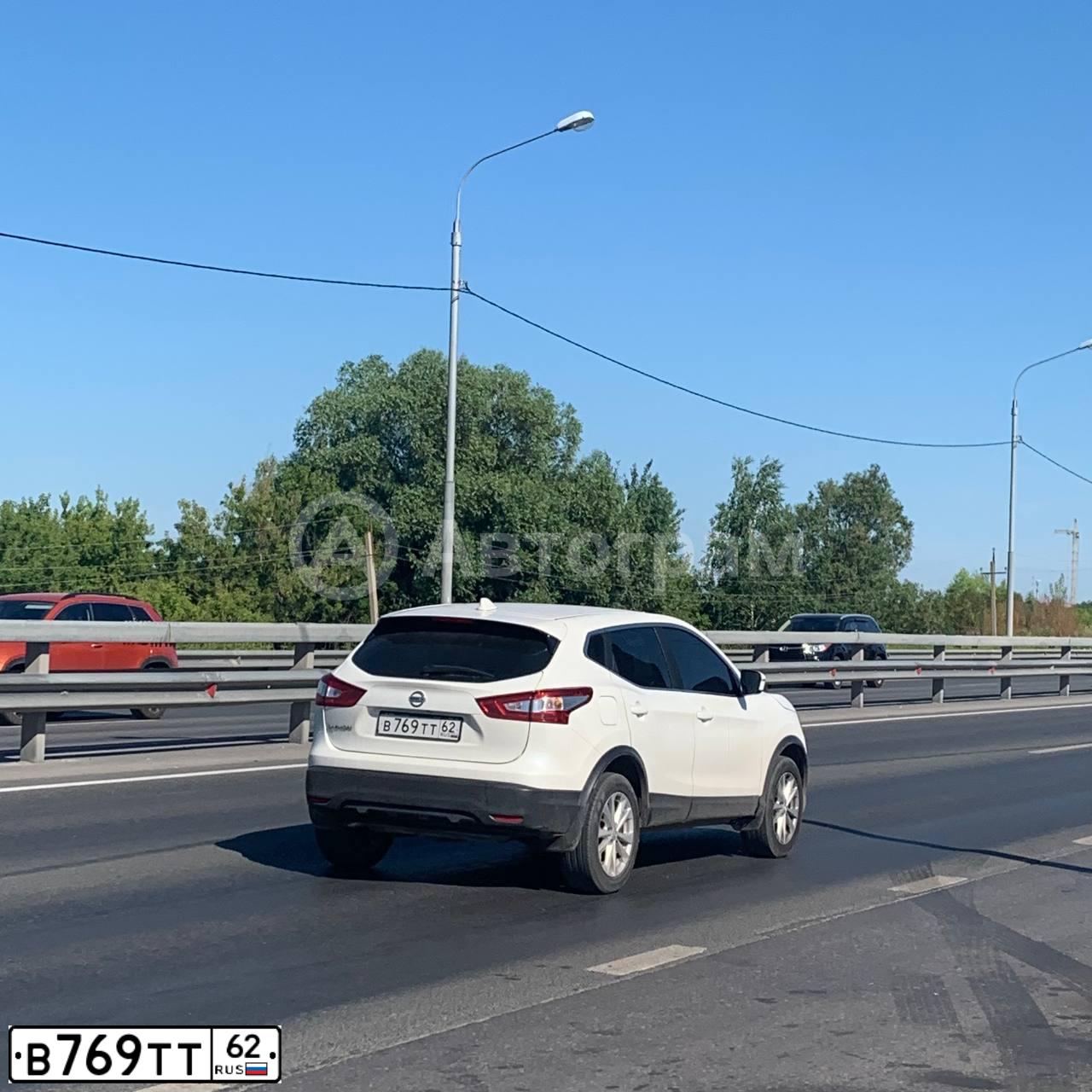 Фото автомобиля NISSAN QASHQAI, 2018 — госномер С191СУ62. Цвет: Белый