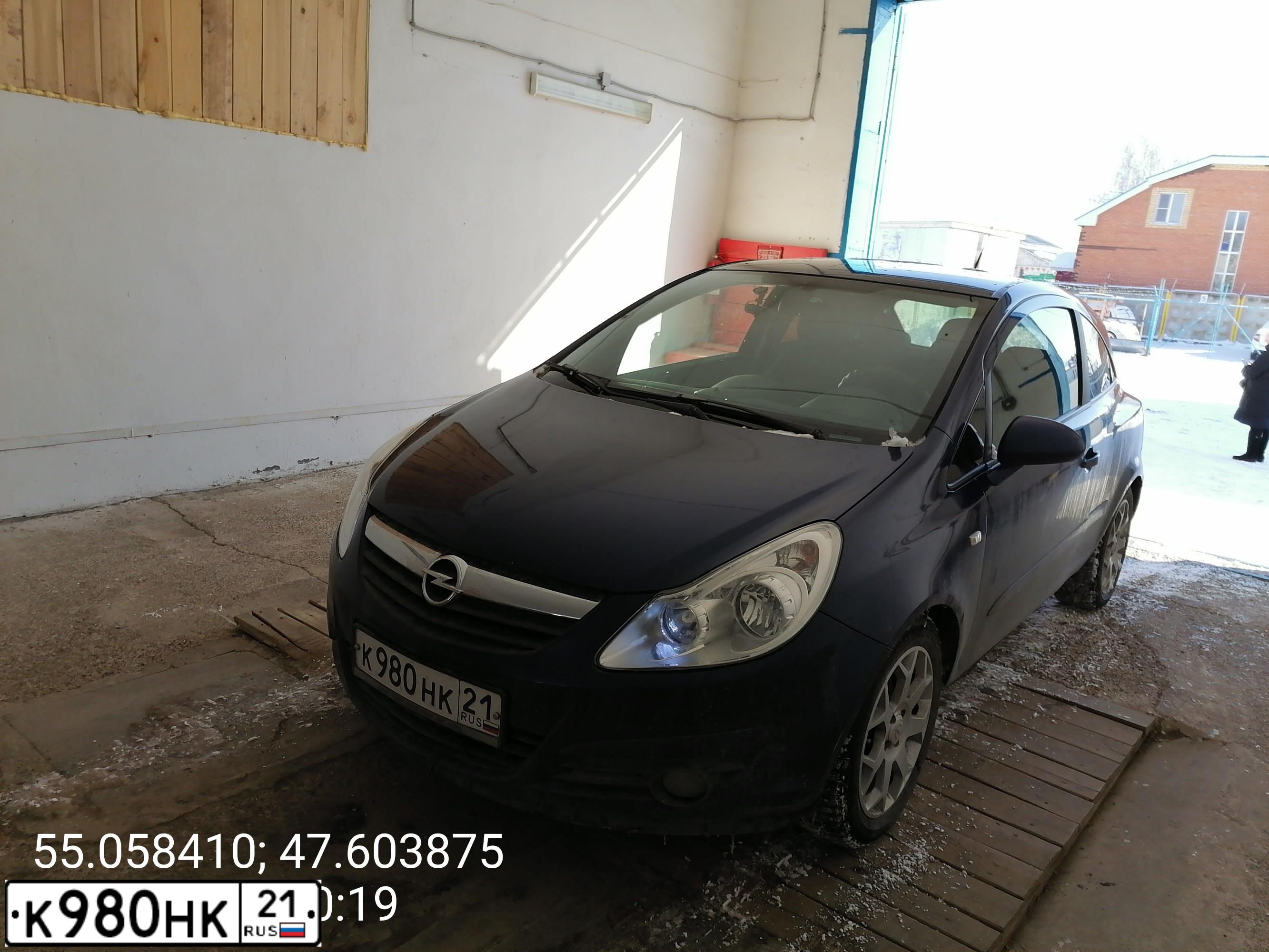 Фото автомобиля OPEL CORSA, 2007 — госномер Н460ОР21. Цвет: синий