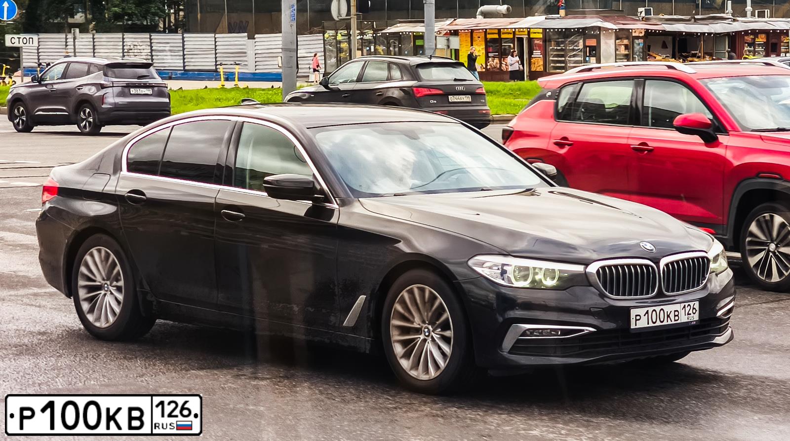 Фото автомобиля BMW SERIE 5, 2018 — госномер Р100КВ126. Цвет: ЧЕРНЫЙ