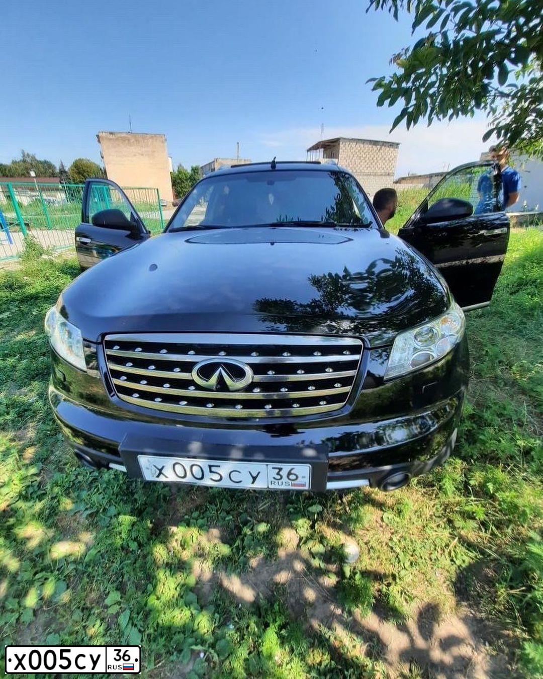 Фото автомобиля INFINITI QX70 /FX/, 2007 — госномер Х005СУ36. Цвет: ЧЕРНЫЙ