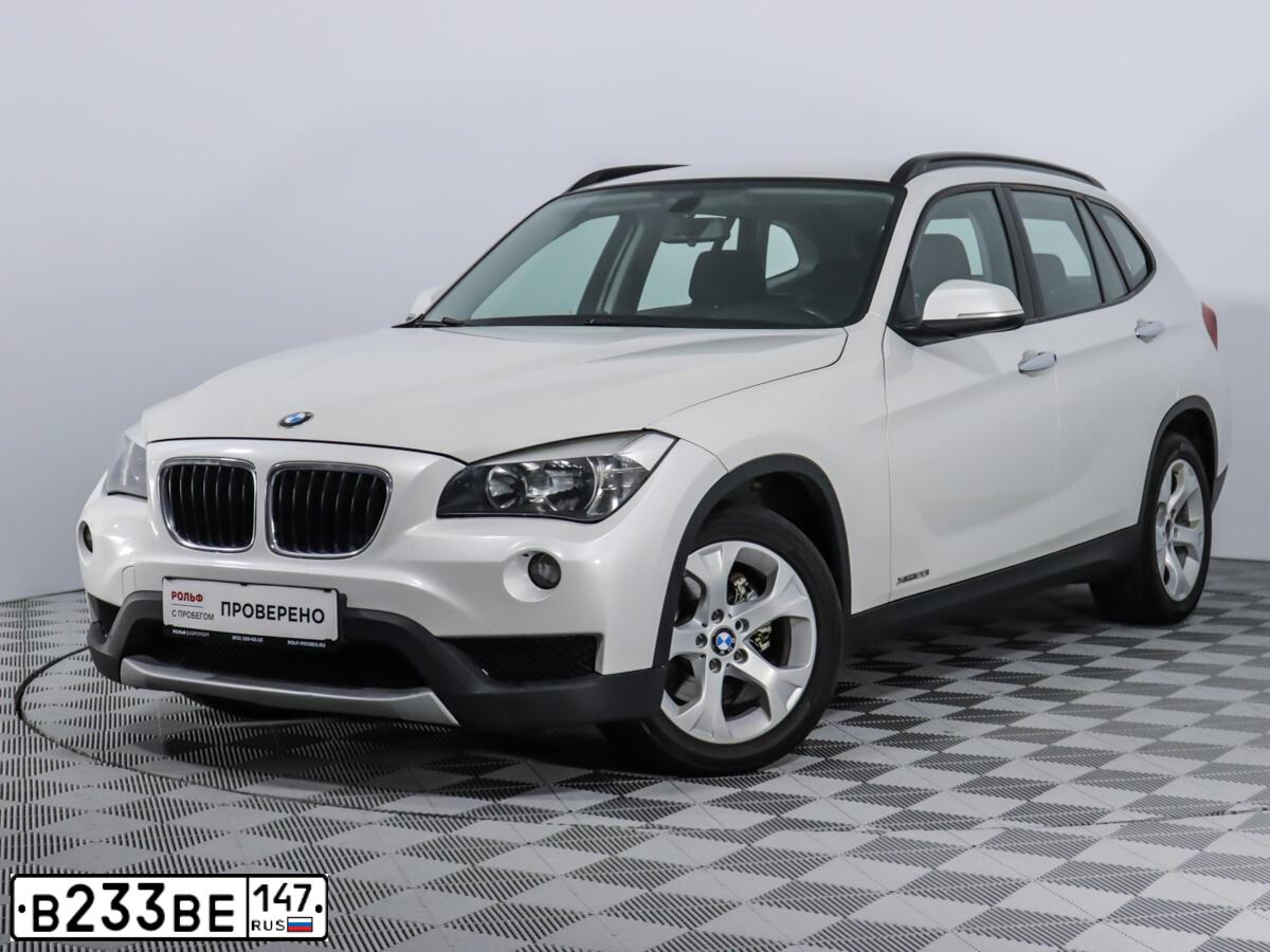 Фото автомобиля BMW X1, 2013 — госномер М850ХК77. Цвет: БЕЛЫЙ МЕТАЛЛИК