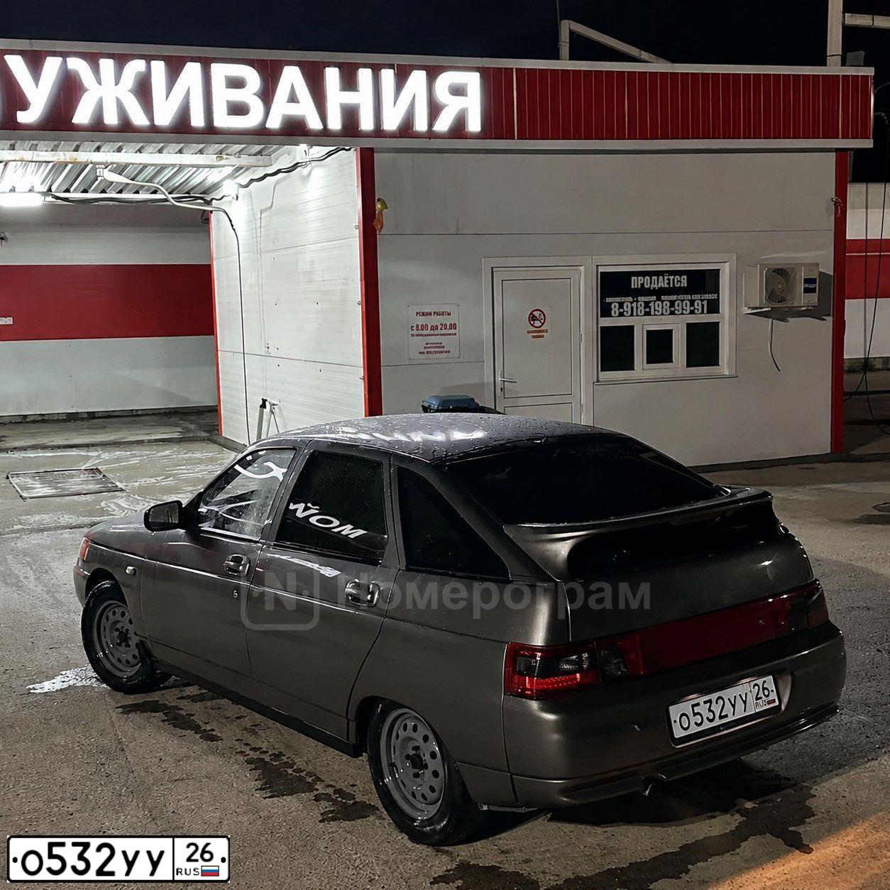 Фото автомобиля LADA 2112, 2005 — госномер О532УУ26. Цвет: СЕРЫЙ