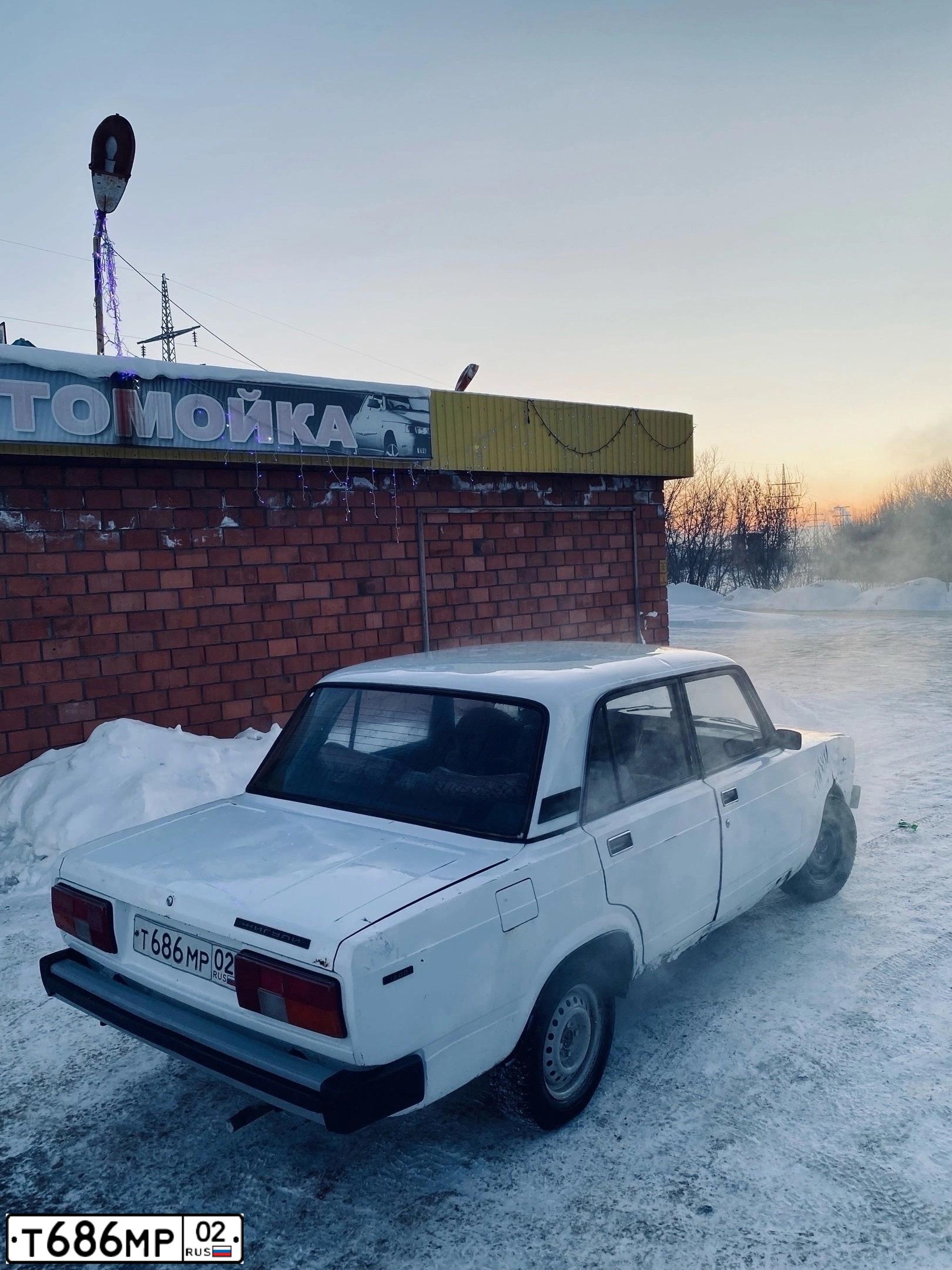 Фото автомобиля LADA 2105 LADA, 1998 — госномер Т686МР02. Цвет: ЯРКО-БЕЛЫЙ