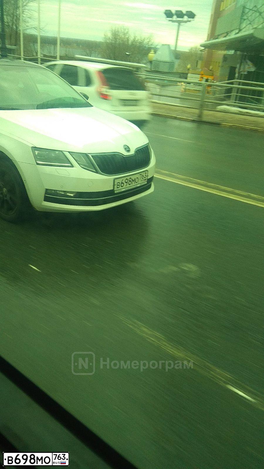 Фото автомобиля SKODA OCTAVIA, 2019 — госномер В698МО763. Цвет: МНОГОЦВЕТНЫЙ