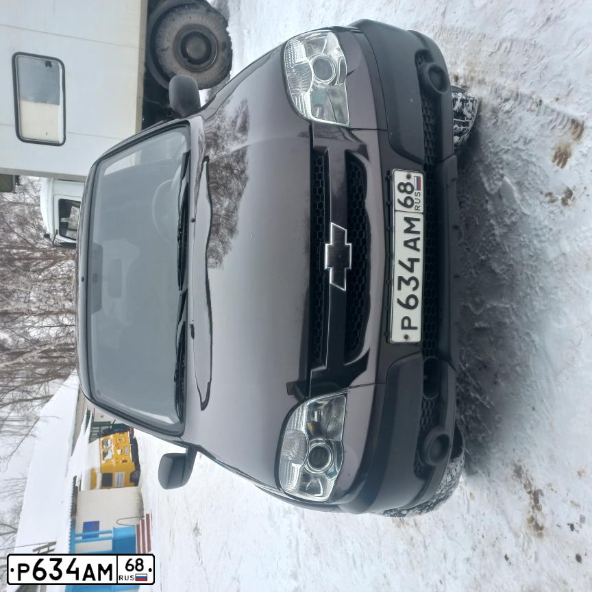 Фото автомобиля CHEVROLET NIVA, 2010 — госномер Т906ВО136. Цвет: Темно-коричневый металлик