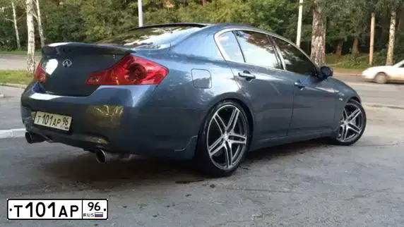 Фото автомобиля INFINITI G35, 2008 — госномер Т101АР96. Цвет: СИНИЙ