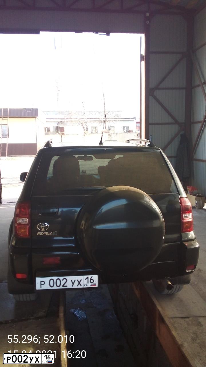 Фото автомобиля TOYOTA RAV4, 2004 — госномер Р002УХ16. Цвет: ЧЕРНЫЙ