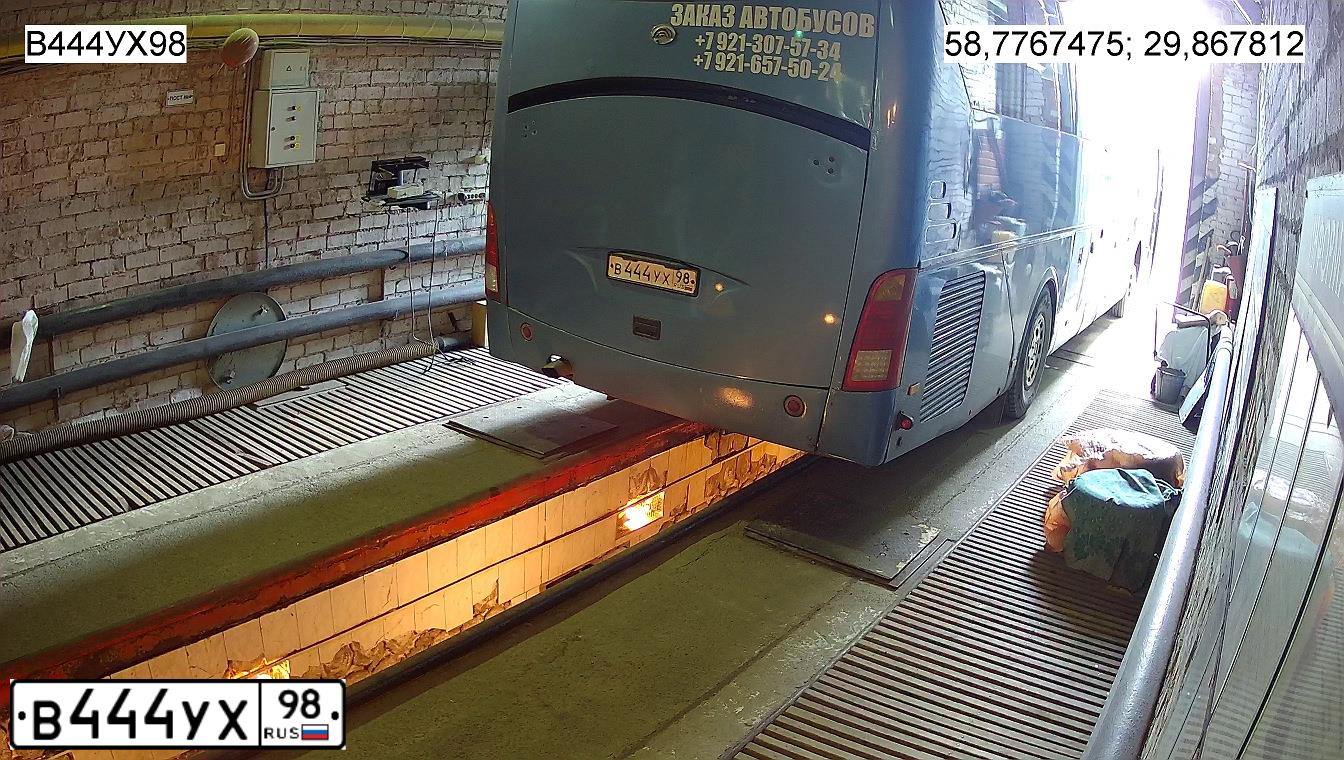 Фото автомобиля YUTONG BUS, 2008 — госномер О748КК29. Цвет: синий