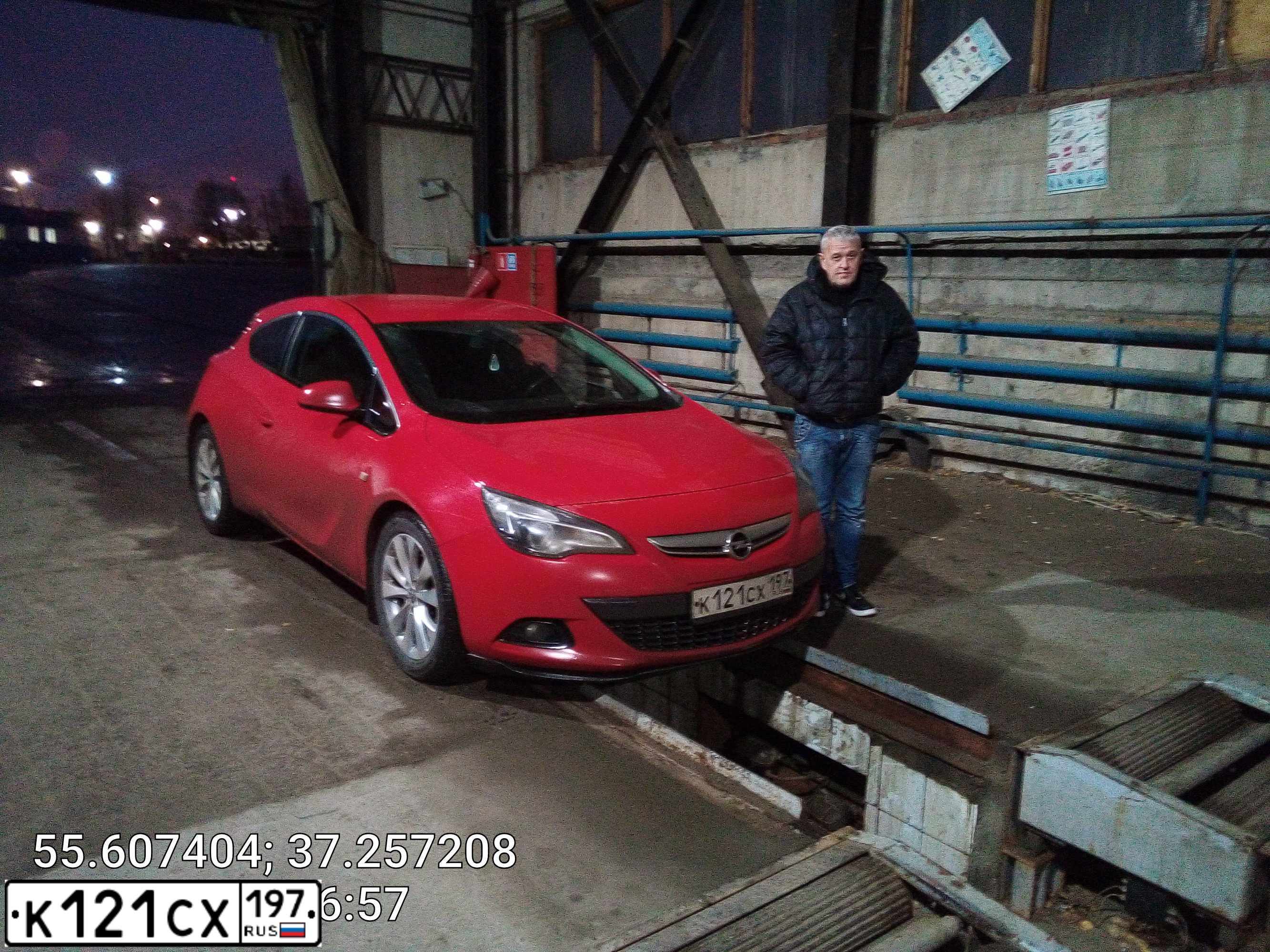 Фото автомобиля OPEL ASTRA, 2012 — госномер К121СХ197. Цвет: КРАСНЫЙ