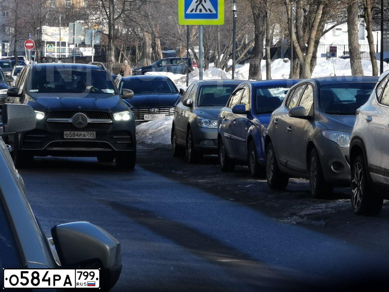 Фото автомобиля MERCEDES GLE-KLASSE, 2019 — госномер С576ОВ799. Цвет: ЧЕРНЫЙ