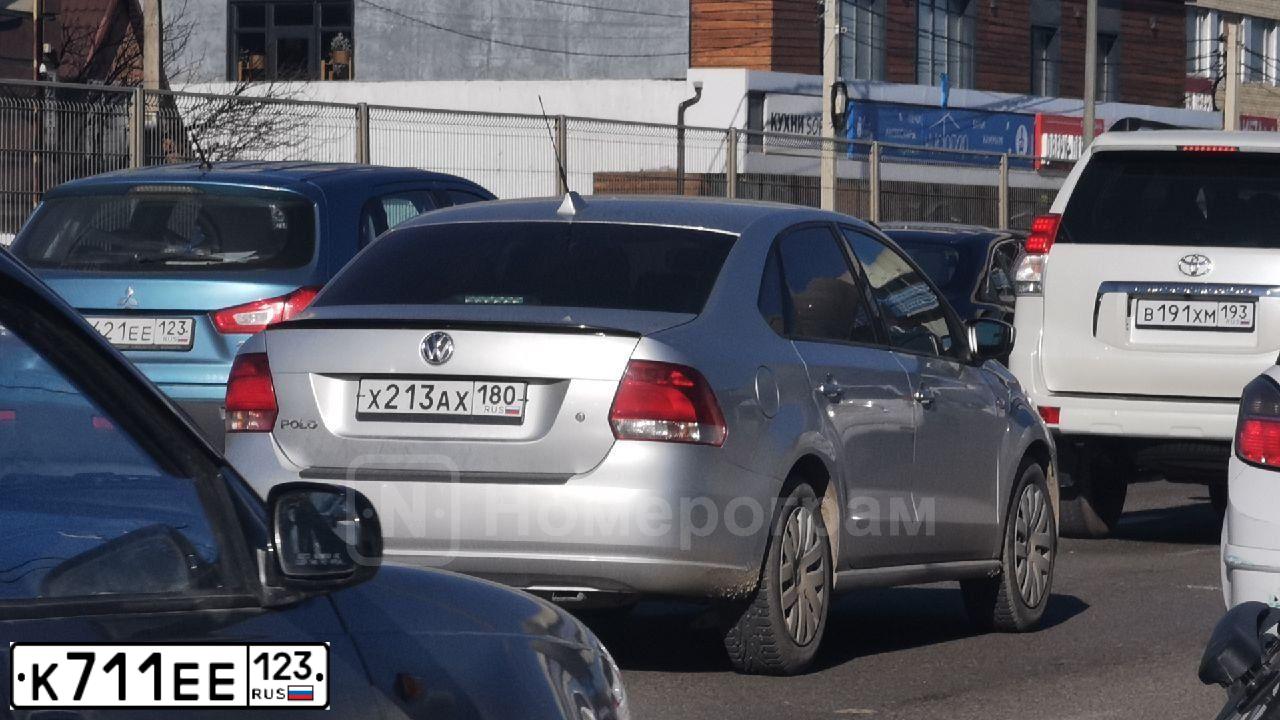 Фото автомобиля TOYOTA LANDCRUISER, 2011 — госномер К711ЕЕ123. Цвет: МНОГОЦВЕТНЫЙ