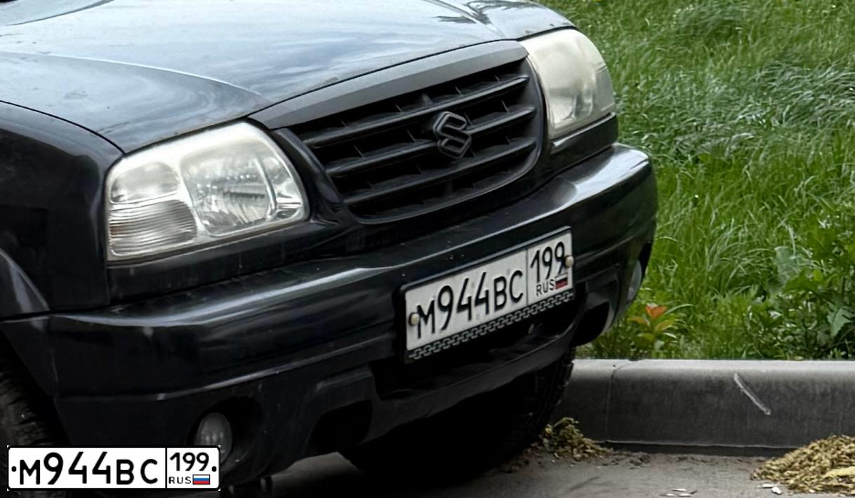 Фото автомобиля SUZUKI /GRAND/ VITARA, 2005 — госномер М944ВС199. Цвет: ЧЕРНЫЙ
