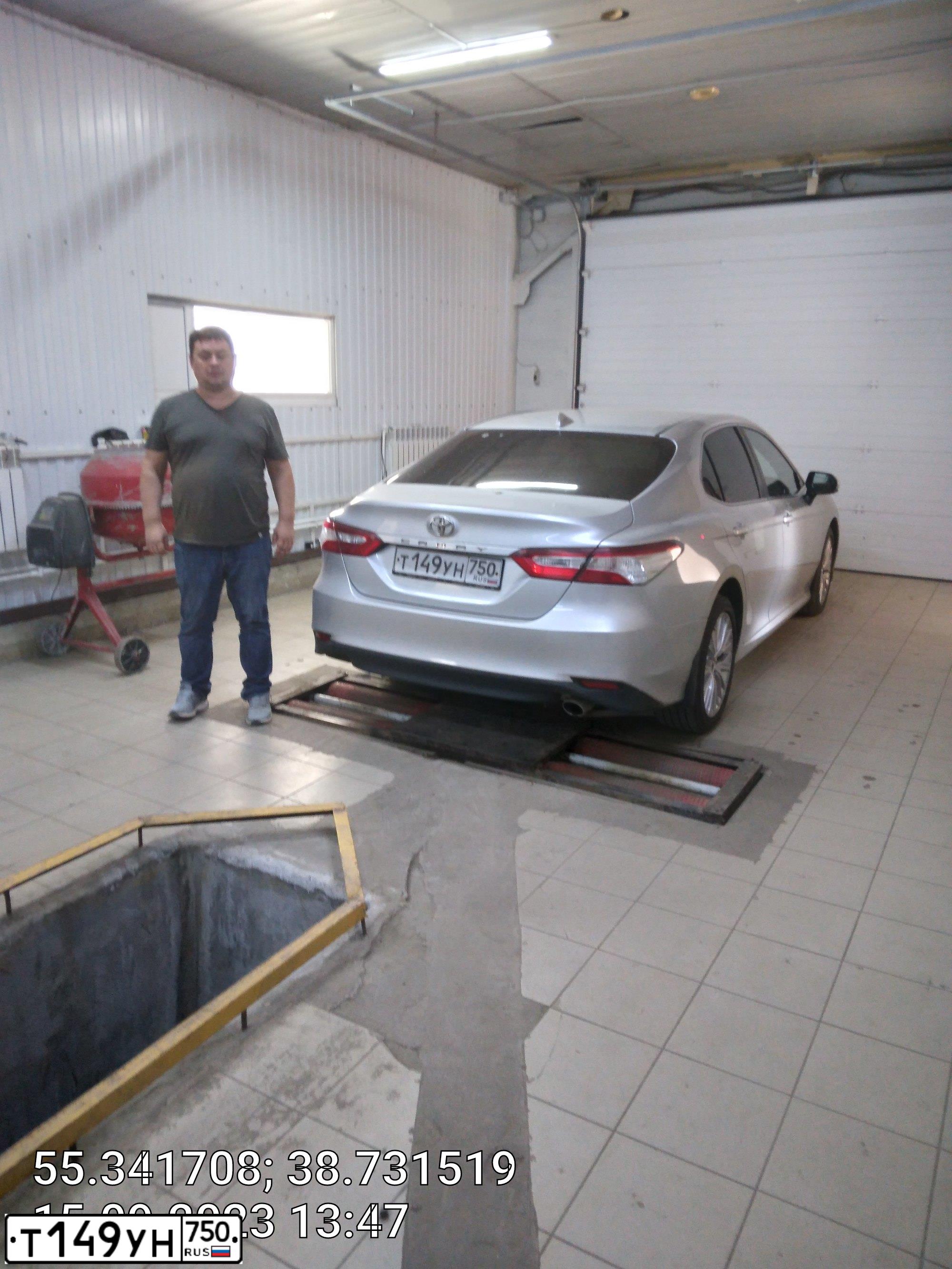 Фото автомобиля TOYOTA CAMRY, 2019 — госномер А800РС95. Цвет: СЕРЕБРИСТЫЙ