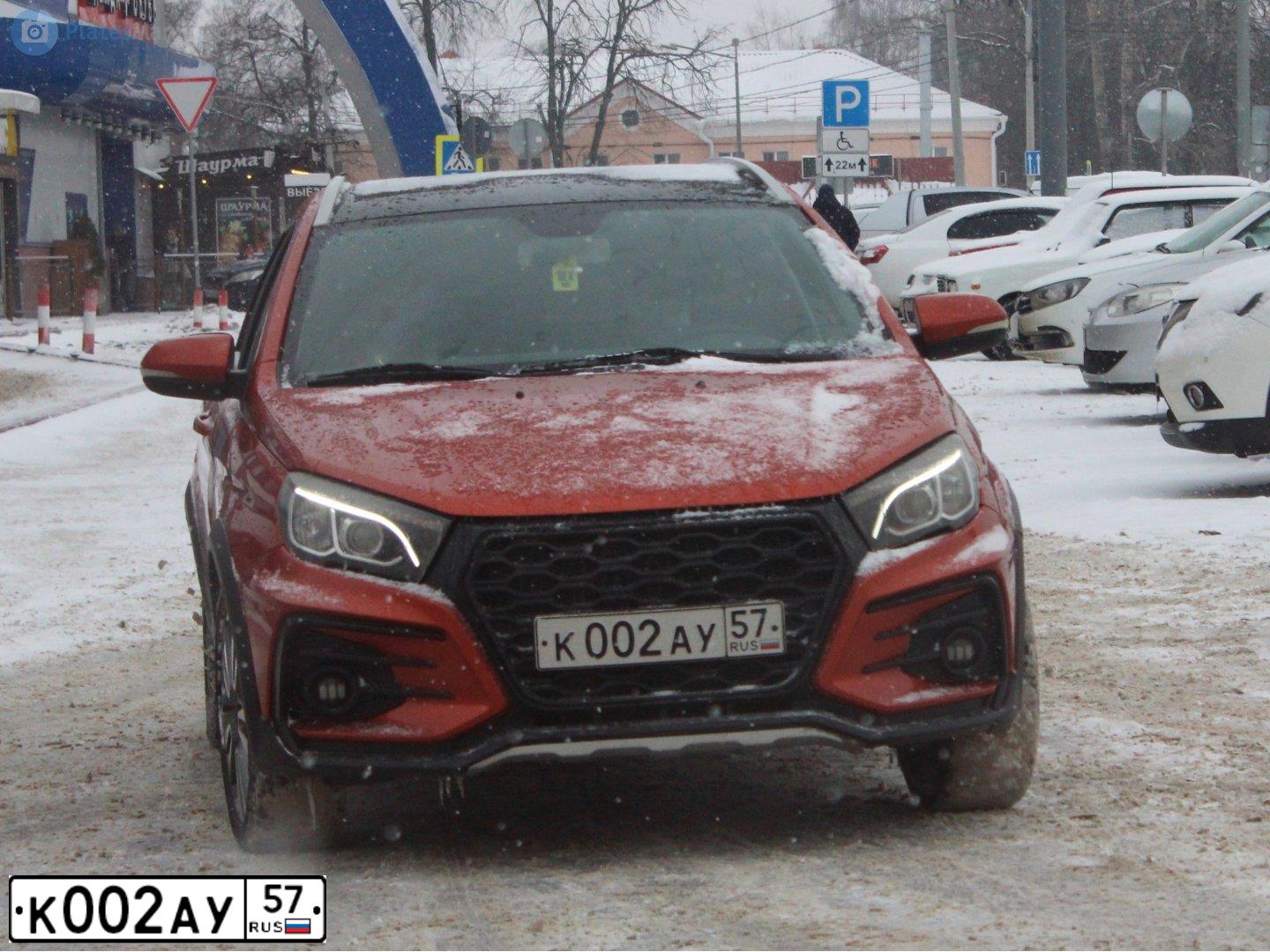 Фото автомобиля LADA VESTA, 2018 — госномер К002АУ57. Цвет: Оранжевый