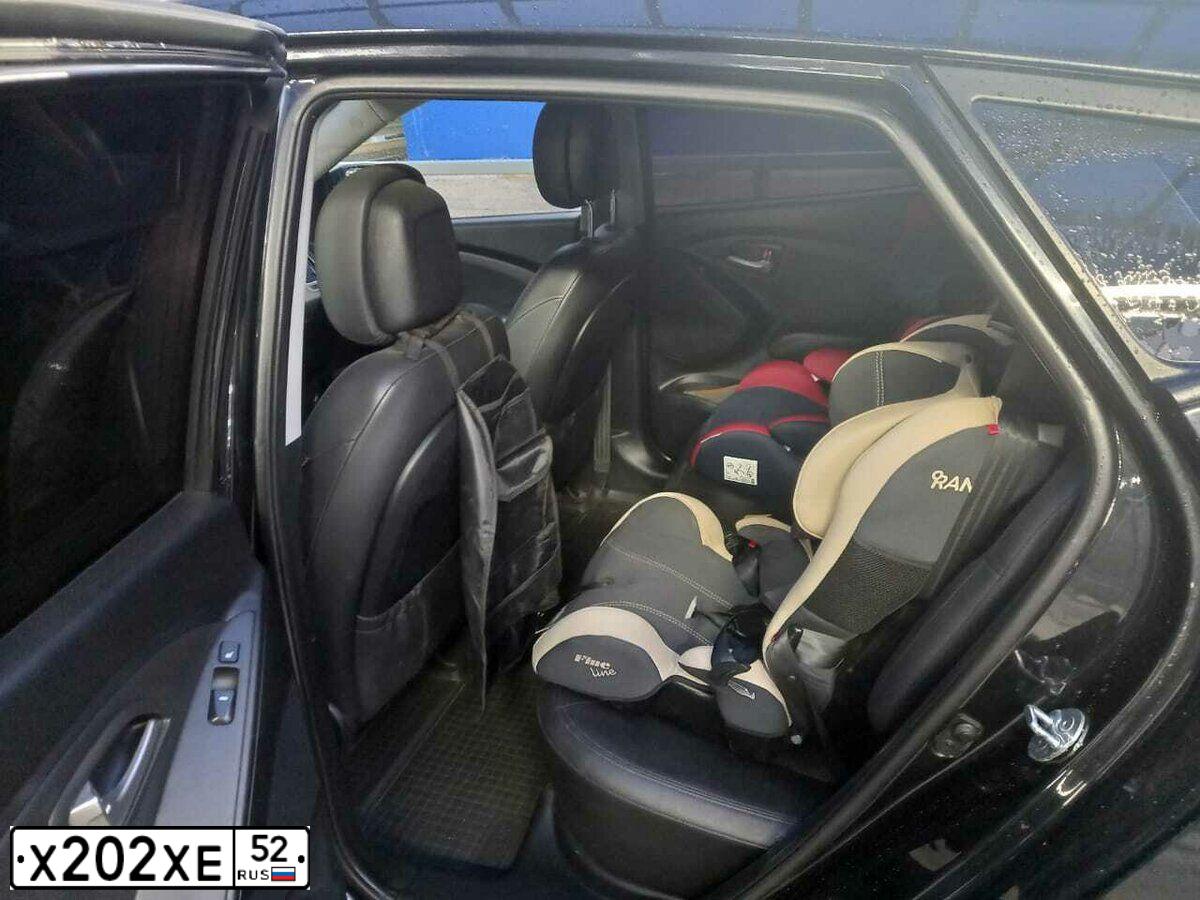 Фото автомобиля HYUNDAI IX35, 2010 — госномер Н216УВ33. Цвет: ЧЕРНЫЙ