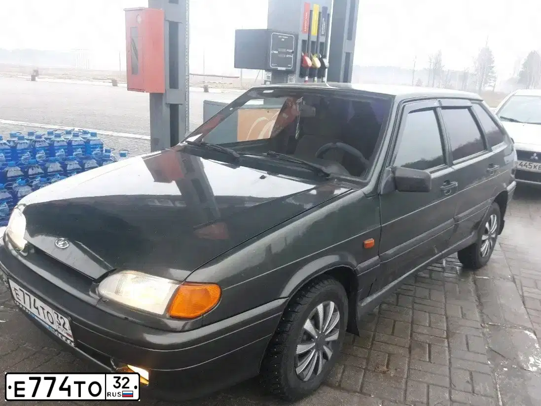 Фото автомобиля LADA 2114 SAMARA, 2006 — госномер Е774ТО32. Цвет: ЗОЛОТИСТЫЙ ТЕМНО-ЗЕЛЕНЫЙ