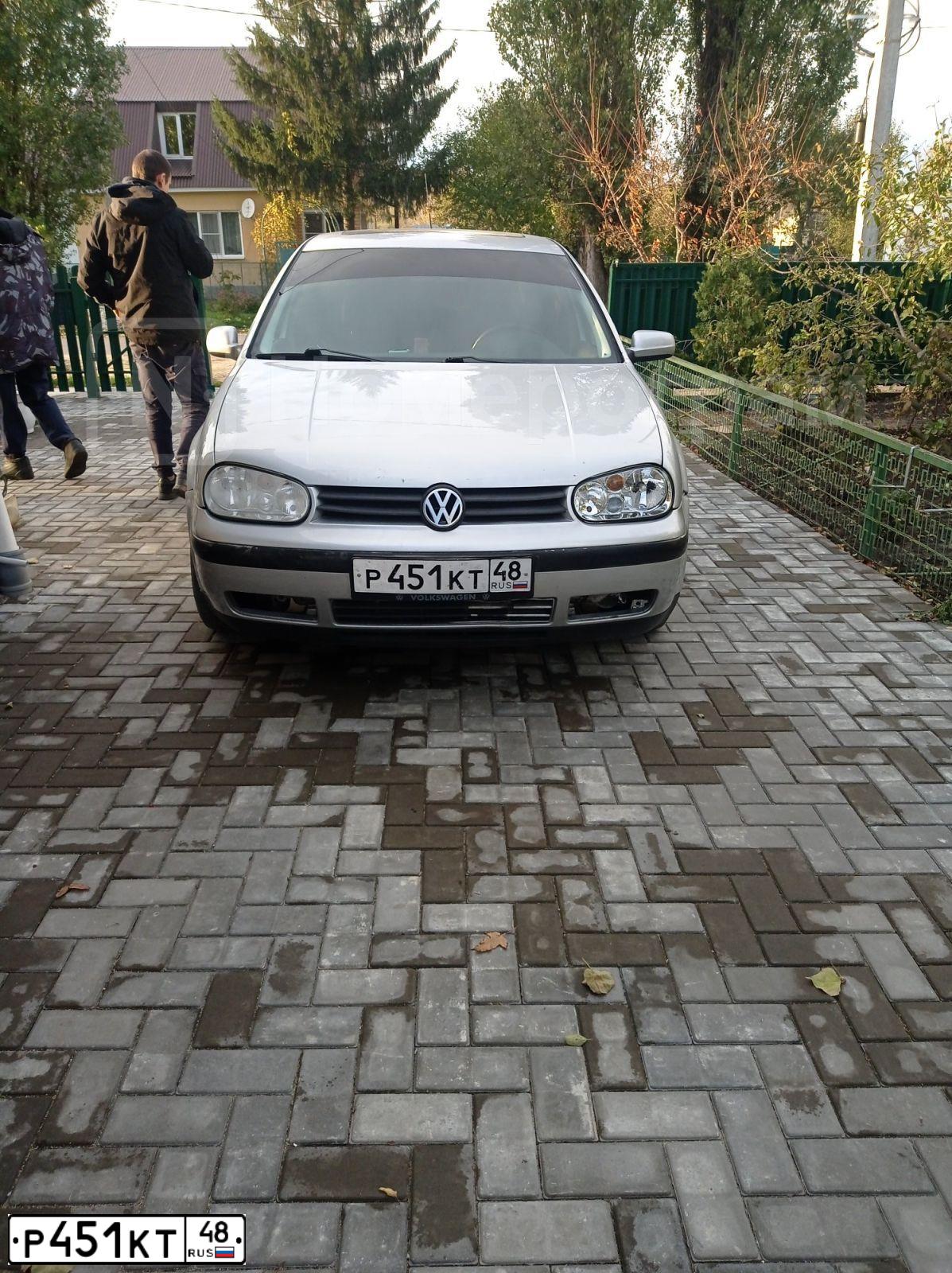 Фото автомобиля VOLKSWAGEN GOLF, 2002 — госномер Р451КТ48. Цвет: СЕРЕБРИСТЫЙ