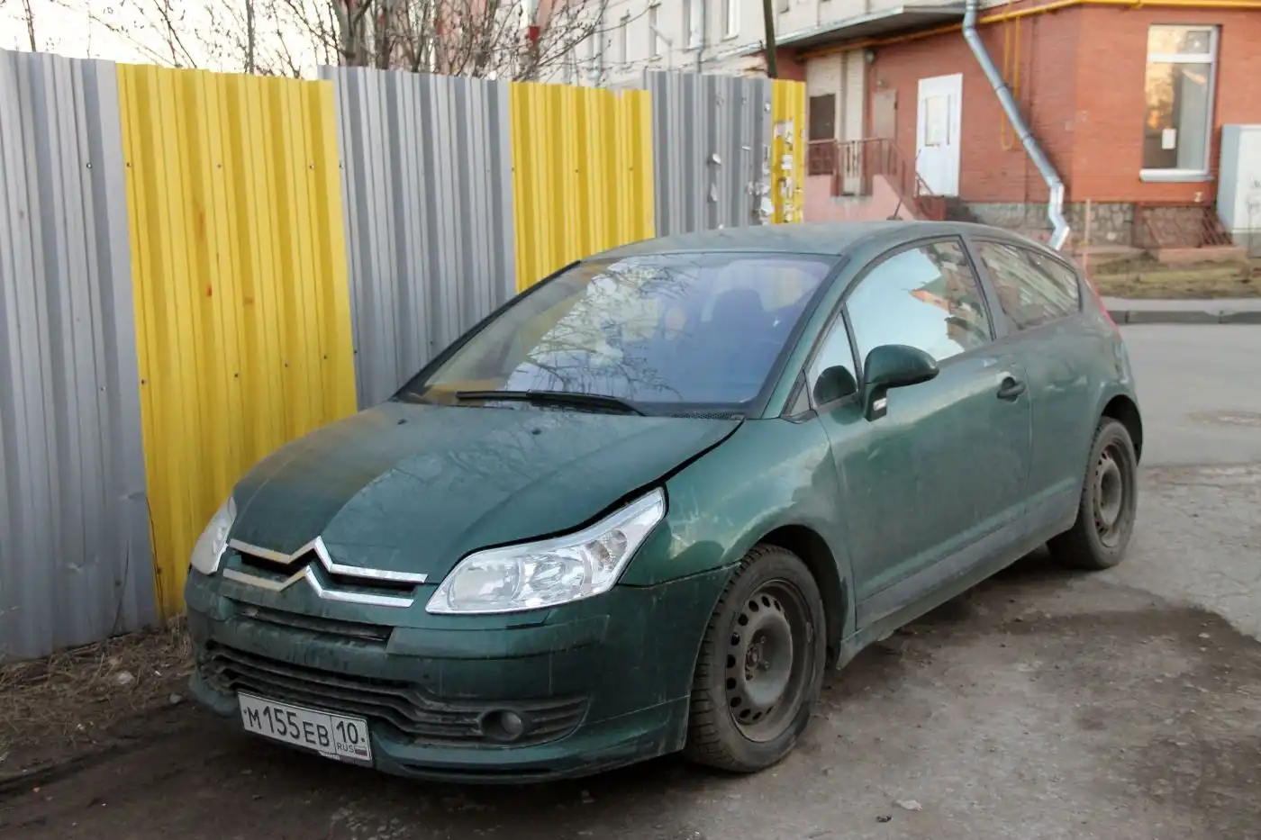 Фото автомобиля CITROEN C4, 2005 — госномер К148РР147. Цвет: ЗЕЛЕНЫЙ