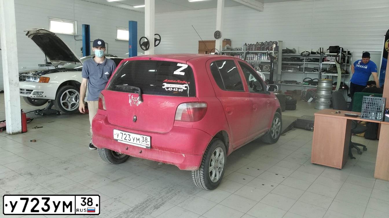 Фото автомобиля TOYOTA VITZ, 2000 — госномер У372КН138