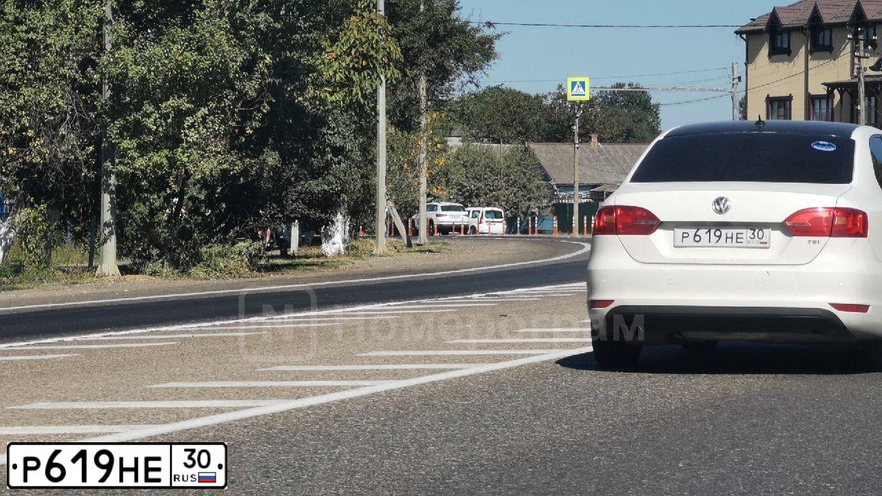 Фото автомобиля VOLKSWAGEN JETTA, 2011 — госномер Т217МВ774. Цвет: Белый