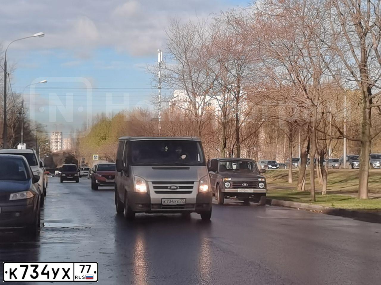Фото автомобиля FORD TOURNEO CUSTOM, 2006 — госномер У072КМ790. Цвет: Серебристый