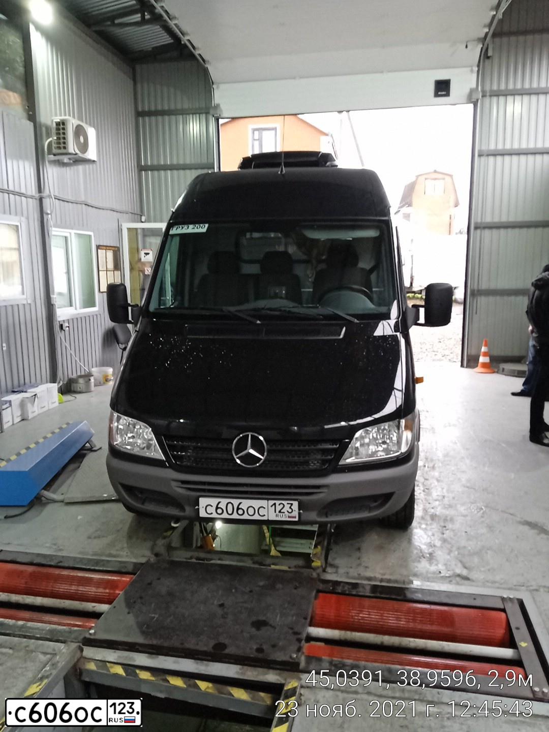 Фото автомобиля MERCEDES SPRINTER, 2015 — госномер С606ОС123. Цвет: ЧЕРНЫЙ
