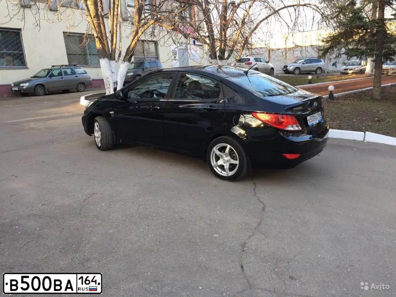 Фото автомобиля HYUNDAI SOLARIS, 2012 — госномер В500ВА164. Цвет: ЧЕРНЫЙ