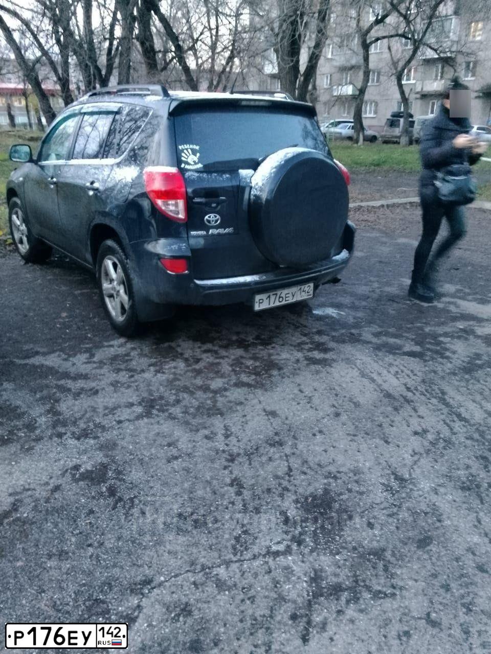 Фото автомобиля TOYOTA RAV4, 2007 — госномер Р176ЕУ142. Цвет: ЧЕРНЫЙ