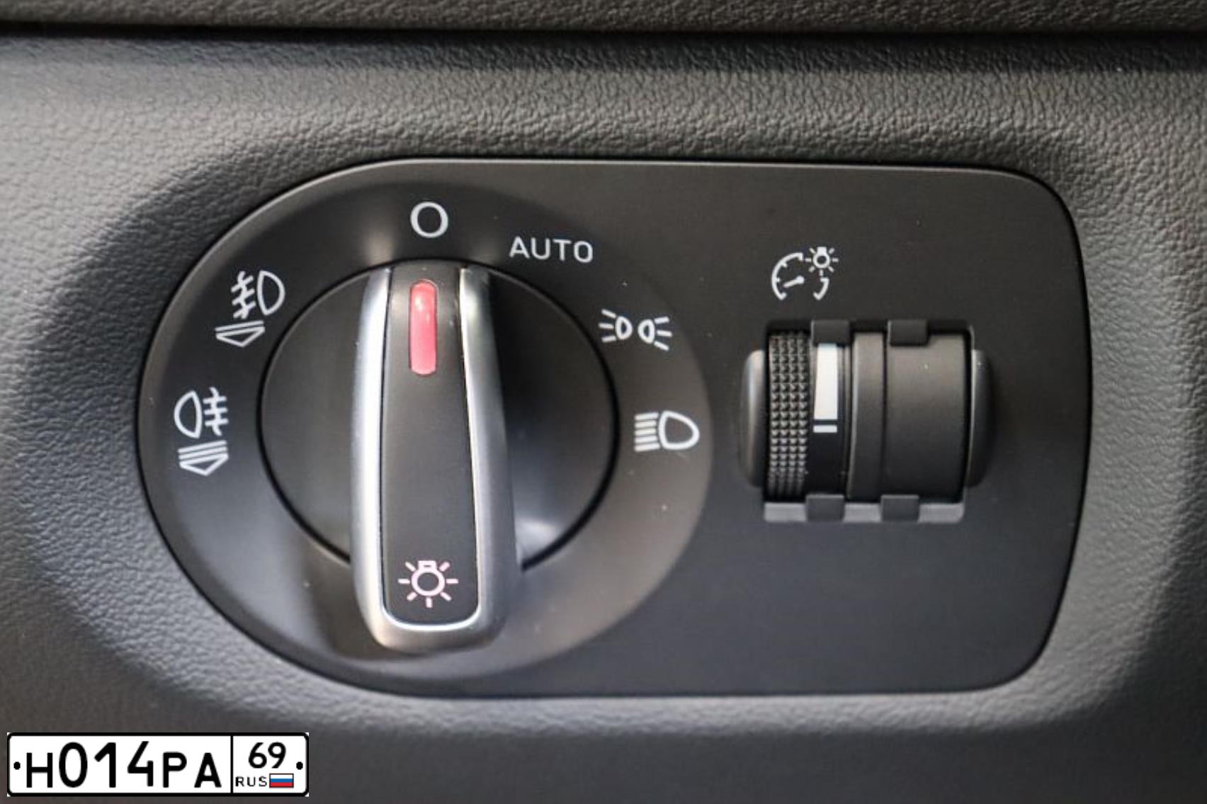 Фото автомобиля AUDI A6, 2013 — госномер С632УЕ69. Цвет: Белый