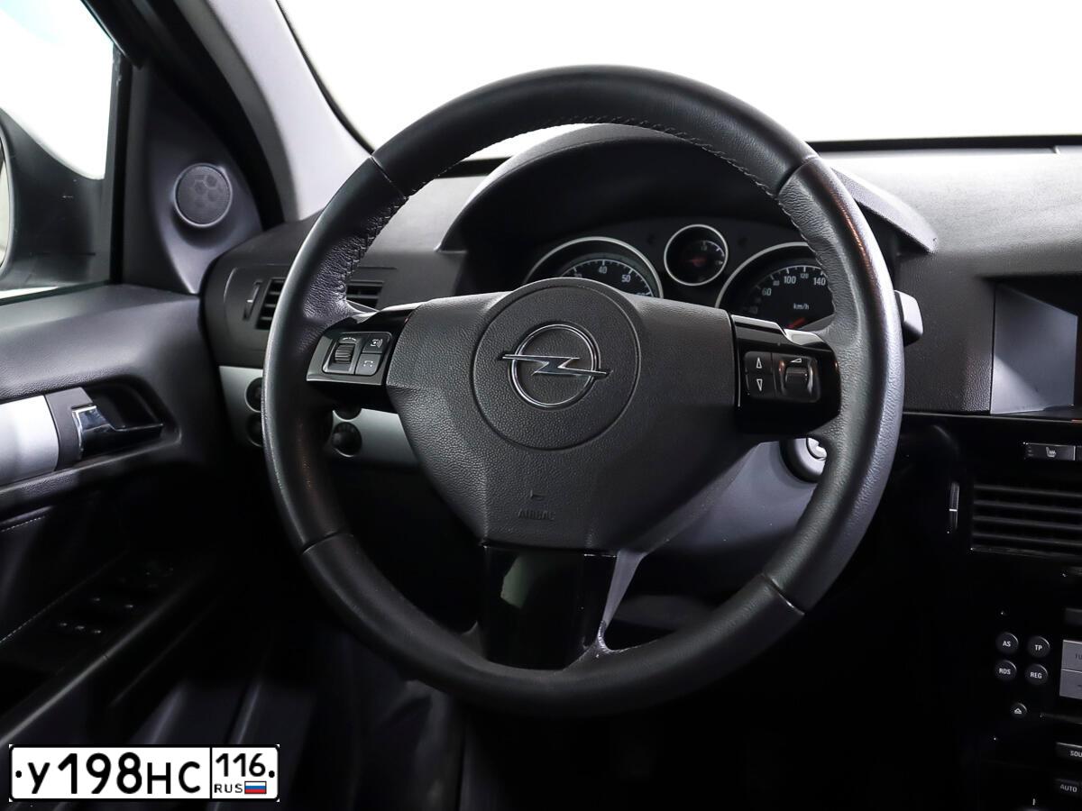 Фото автомобиля OPEL ASTRA, 2014 — госномер Т554МС136. Цвет: Серебристый