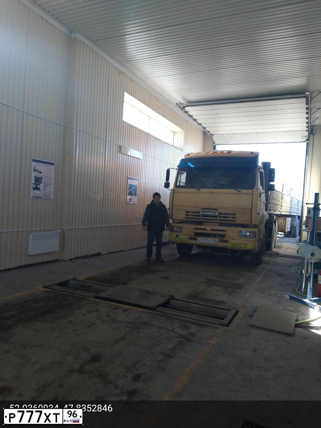 Фото автомобиля KAMAZ 6460 /6X4/, 2007 — госномер Р777ХТ96. Цвет: ЖЕЛТЫЙ