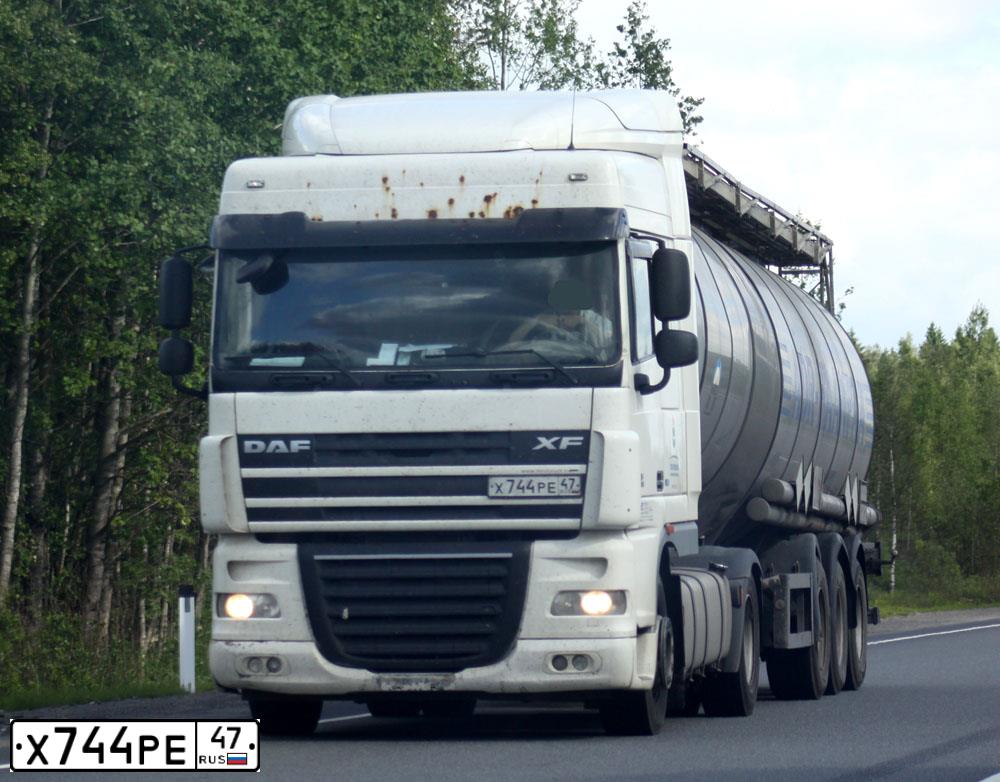 Фото автомобиля DAF XF 105 FT /4X2/, 2012 — госномер Х744РЕ47. Цвет: Белый