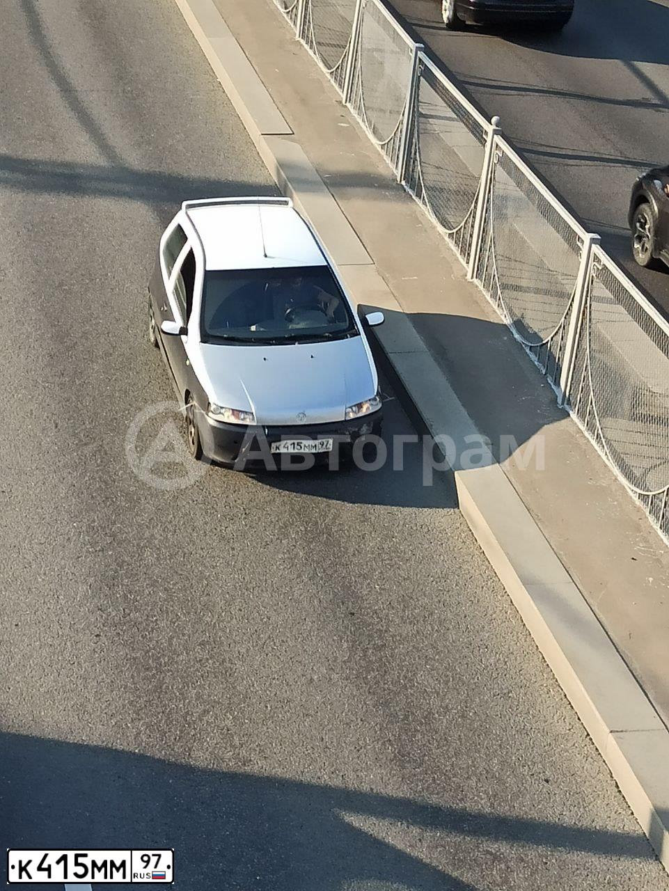 Фото автомобиля FIAT PUNTO, 2000 — госномер Х784УК97. Цвет: СЕРЫЙ