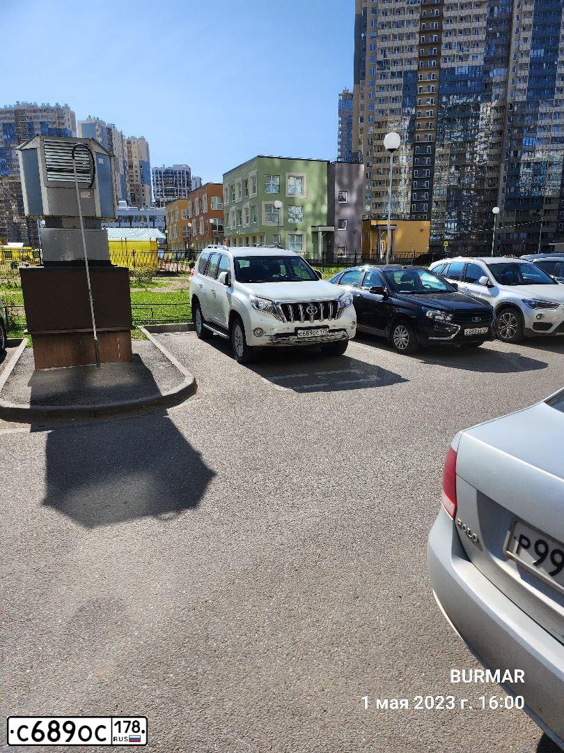 Фото автомобиля TOYOTA LANDCRUISER, 2014 — госномер С689ОС178. Цвет: БЕЛЫЙ ПЕРЛАМУТР