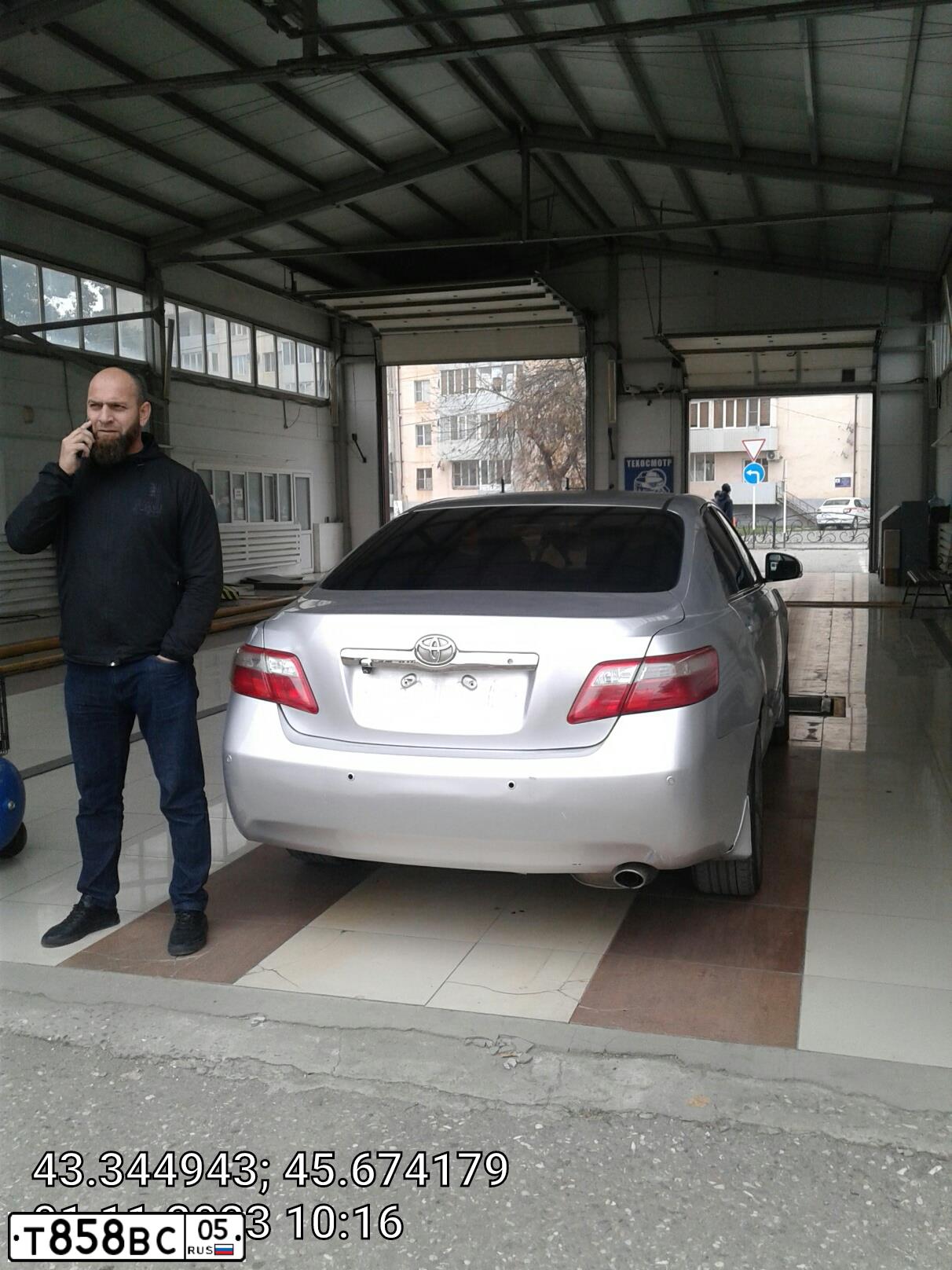 Фото автомобиля TOYOTA CAMRY, 2010 — госномер К733СС95. Цвет: СЕРЕБРИСТЫЙ МЕТАЛЛИК