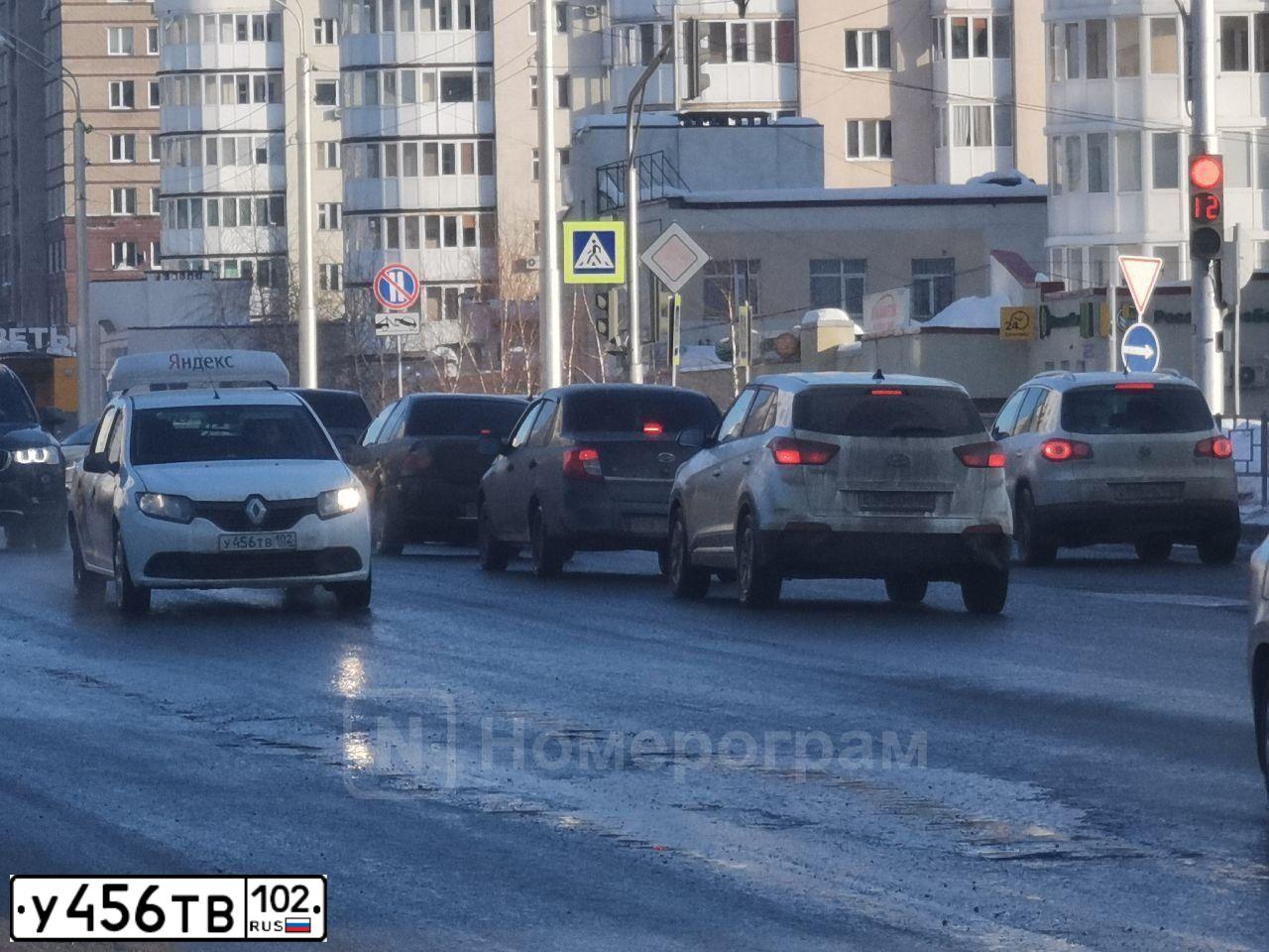 Фото автомобиля RENAULT LOGAN, 2017 — госномер У456ТВ102. Цвет: Белый