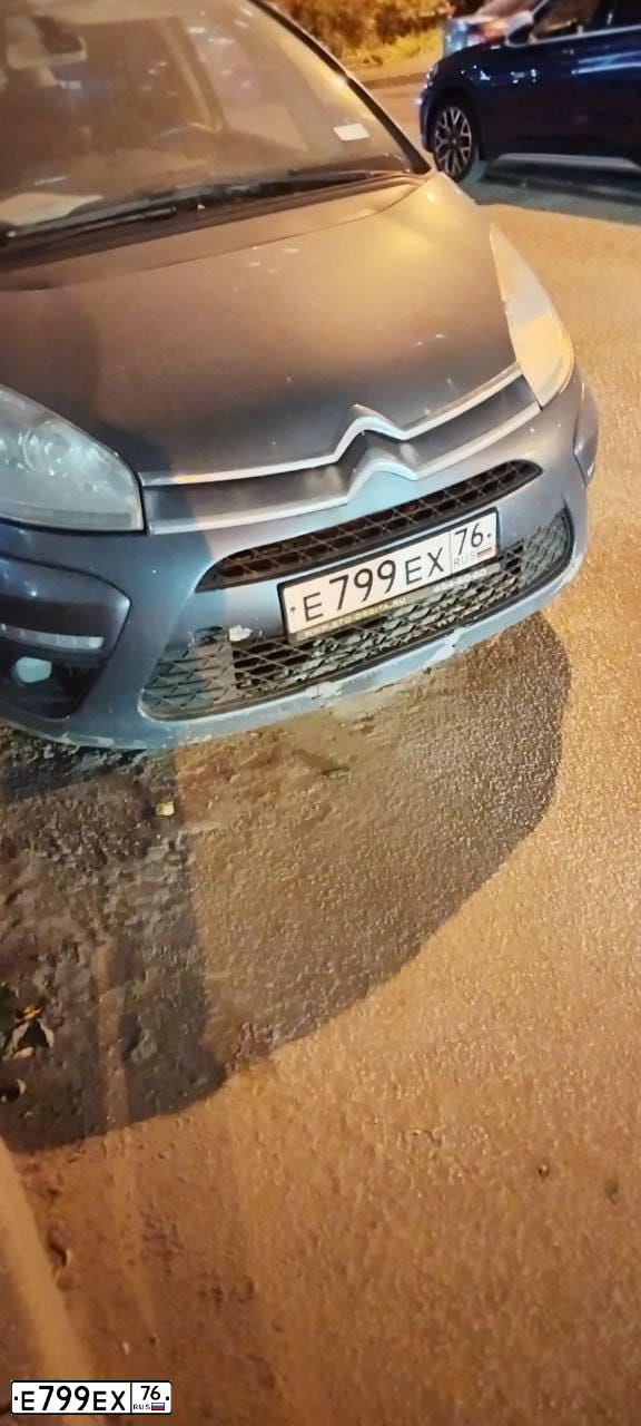 Фото автомобиля CITROEN C4 PICASSO, 2011 — госномер Е799ЕХ76. Цвет: СЕРЫЙ