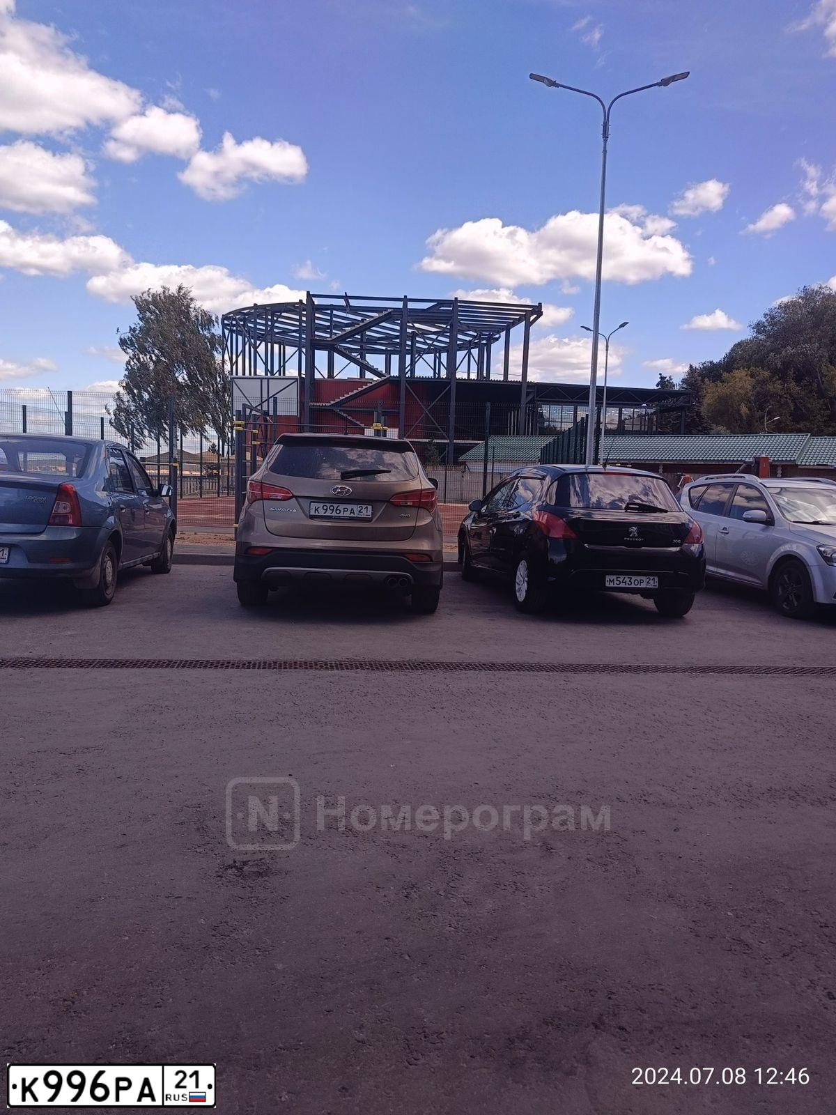 Фото автомобиля HYUNDAI SANTA FE, 2013 — госномер Н182ТС40. Цвет: ЗОЛОТИСТЫЙ