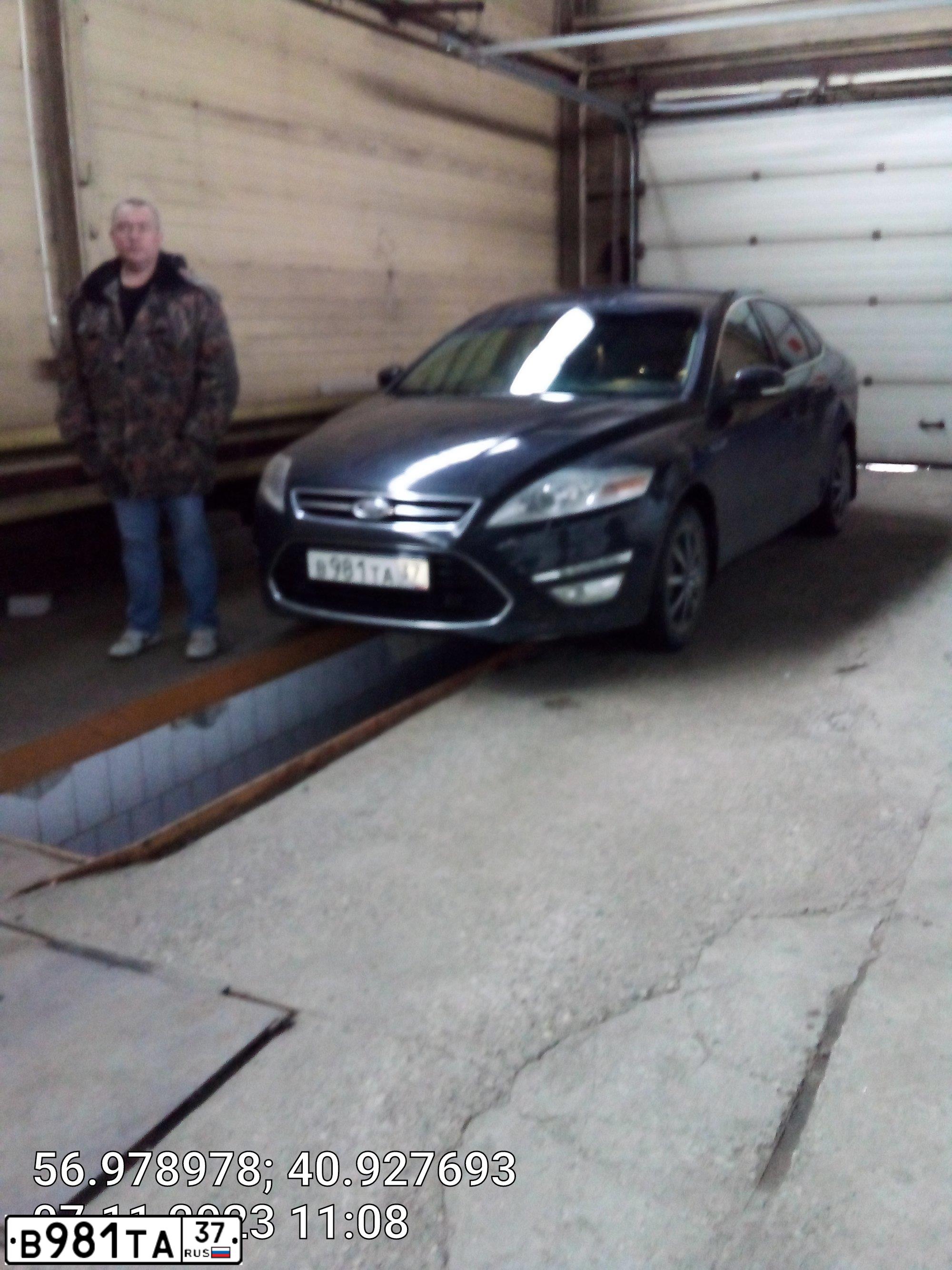 Фото автомобиля FORD MONDEO, 2012 — госномер В981ТА37. Цвет: ЧЕРНЫЙ