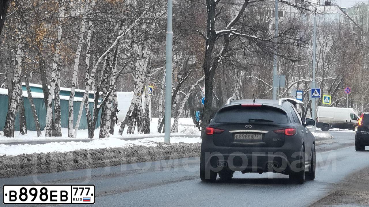 Фото автомобиля INFINITI QX70 /FX/, 2017 — госномер Т456ТН797. Цвет: ЧЕРНЫЙ