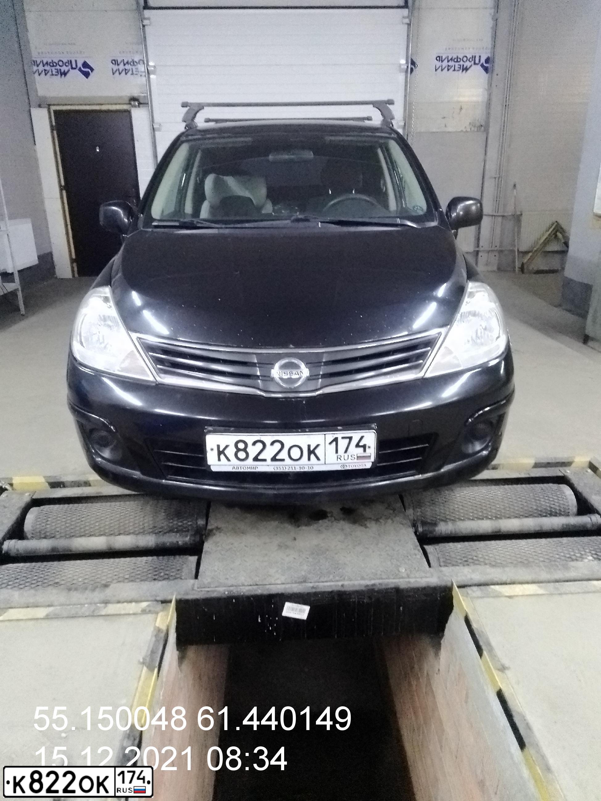 Фото автомобиля NISSAN TIIDA, 2011 — госномер К822ОК174. Цвет: ЧЕРНЫЙ