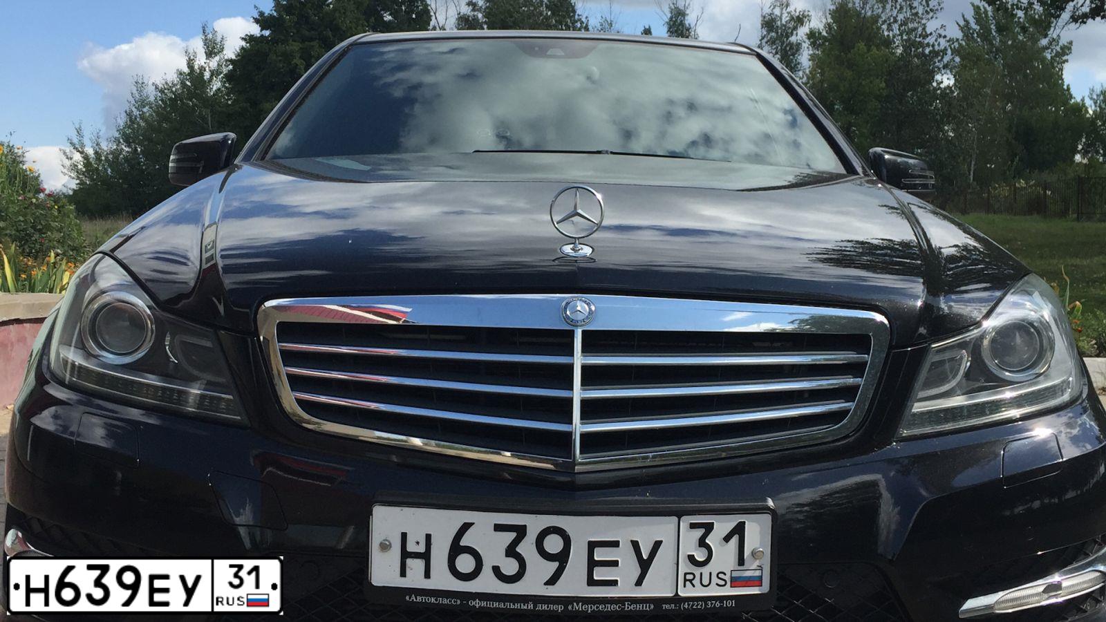 Фото автомобиля MERCEDES C-KLASSE, 2012 — госномер У424ВЕ31. Цвет: ЧЕРНЫЙ