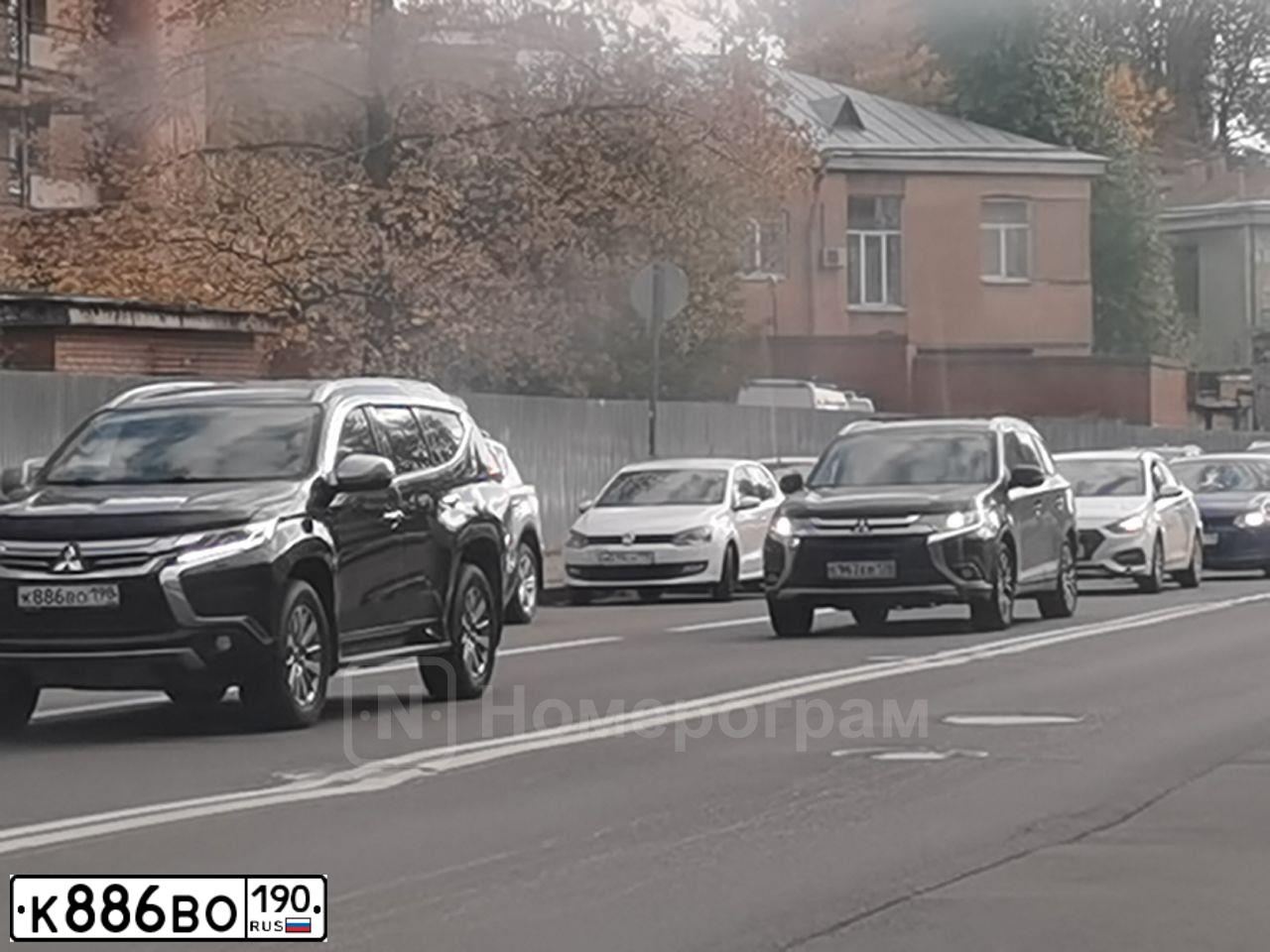 Фото автомобиля MITSUBISHI OUTLANDER, 2007 — госномер Р428ВУ154. Цвет: ЧЕРНЫЙ