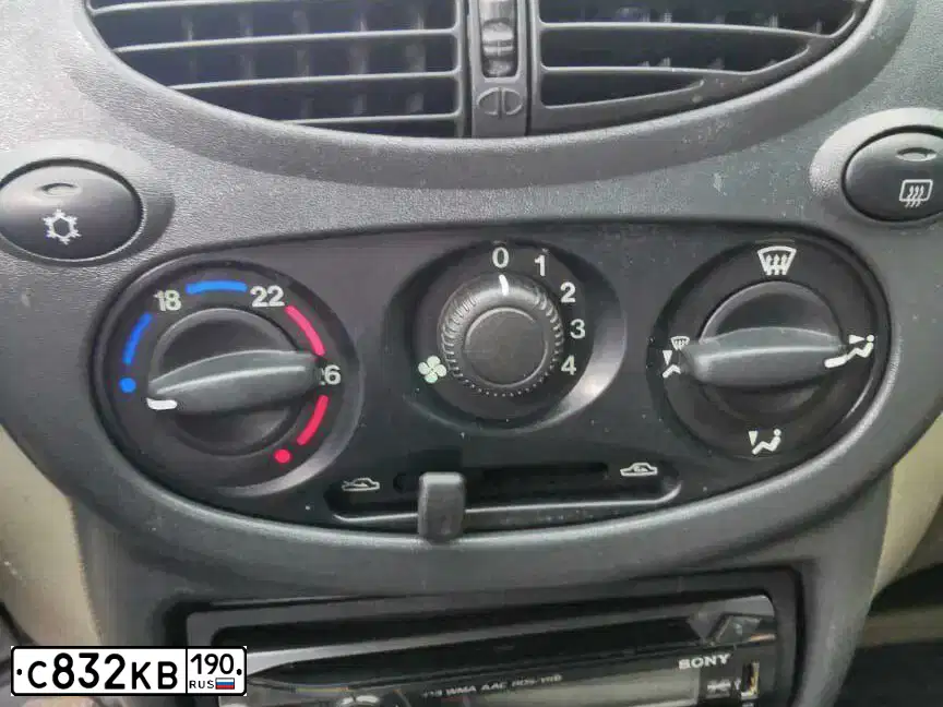 Фото автомобиля LADA 1118 KALINA, 2010 — госномер О567РЕ44. Цвет: Красный